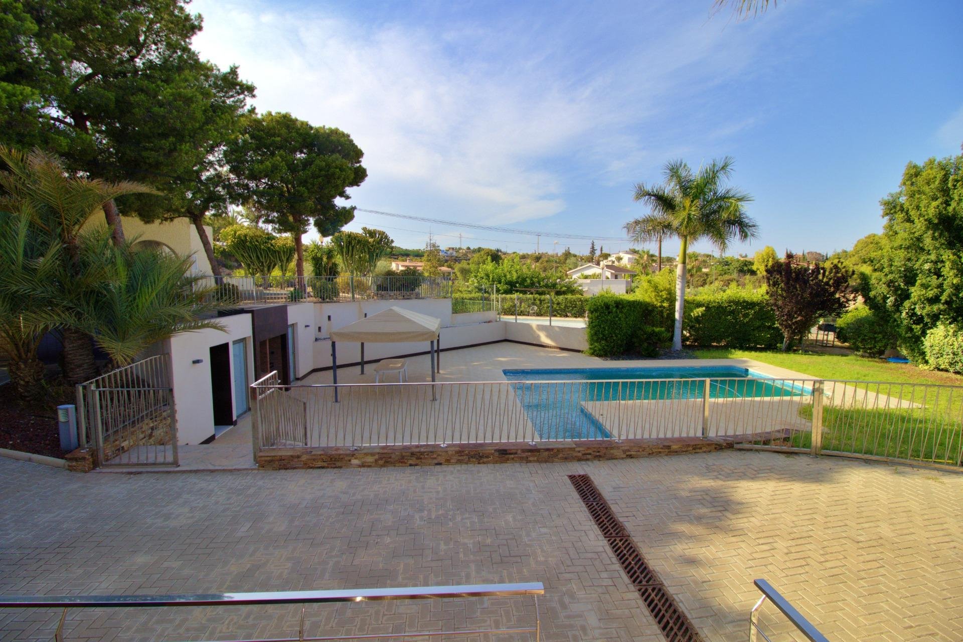 Használt Ingatlanok - Villa -
Elche Pedanías - Peña las Águilas