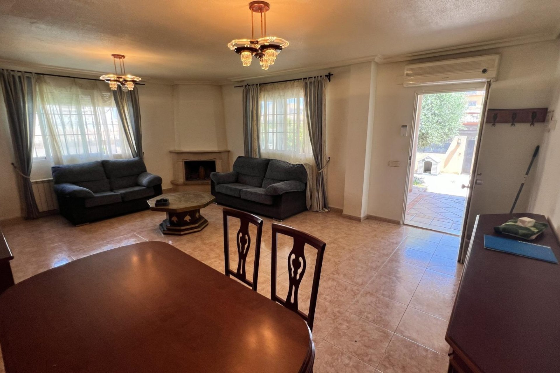 Használt Ingatlanok - Villa / Ikerház -
Torrevieja - Aguas Nuevas
