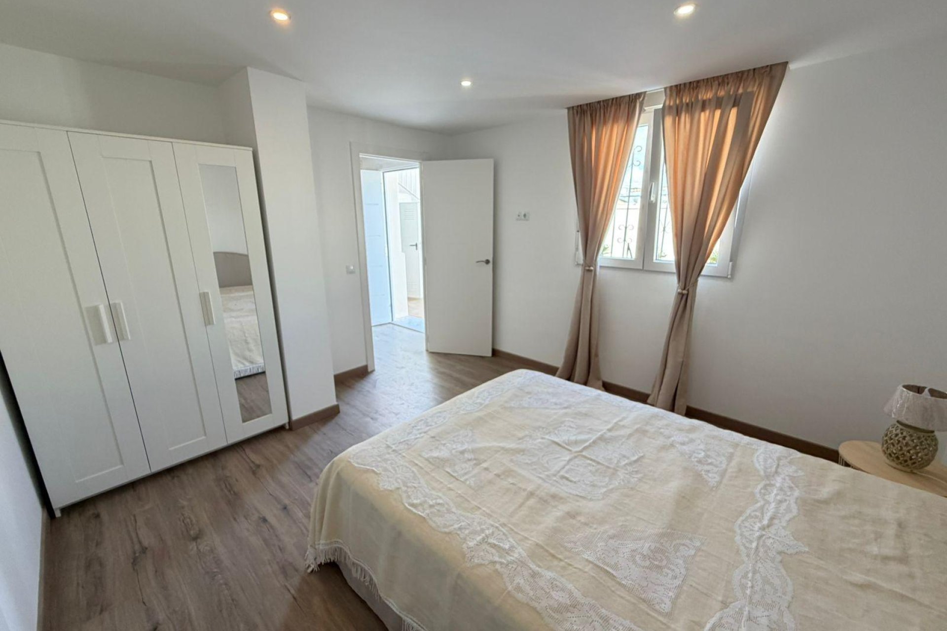 Használt Ingatlanok - Villa / Ikerház -
Torrevieja - Cabo Cervera