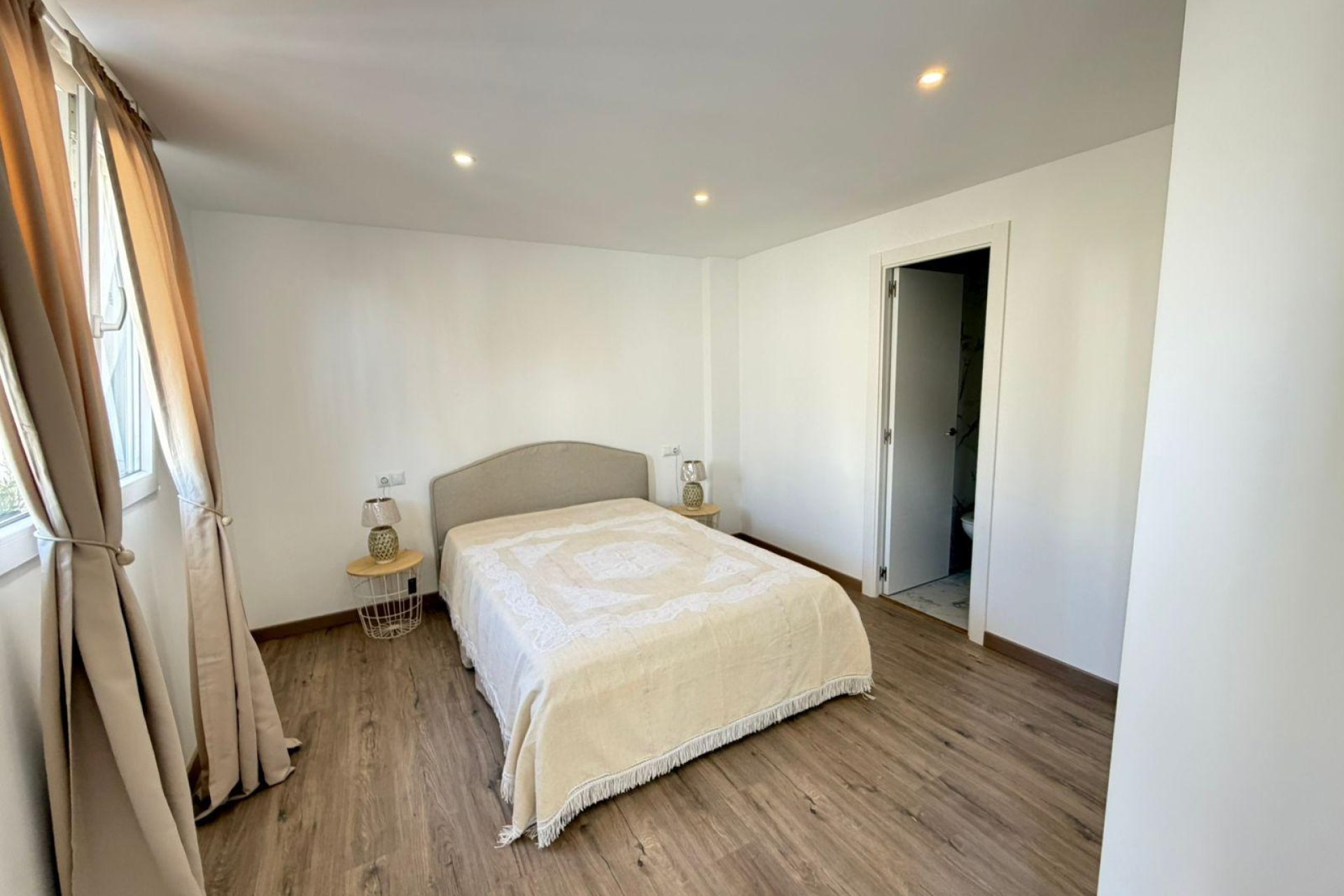 Használt Ingatlanok - Villa / Ikerház -
Torrevieja - Cabo Cervera