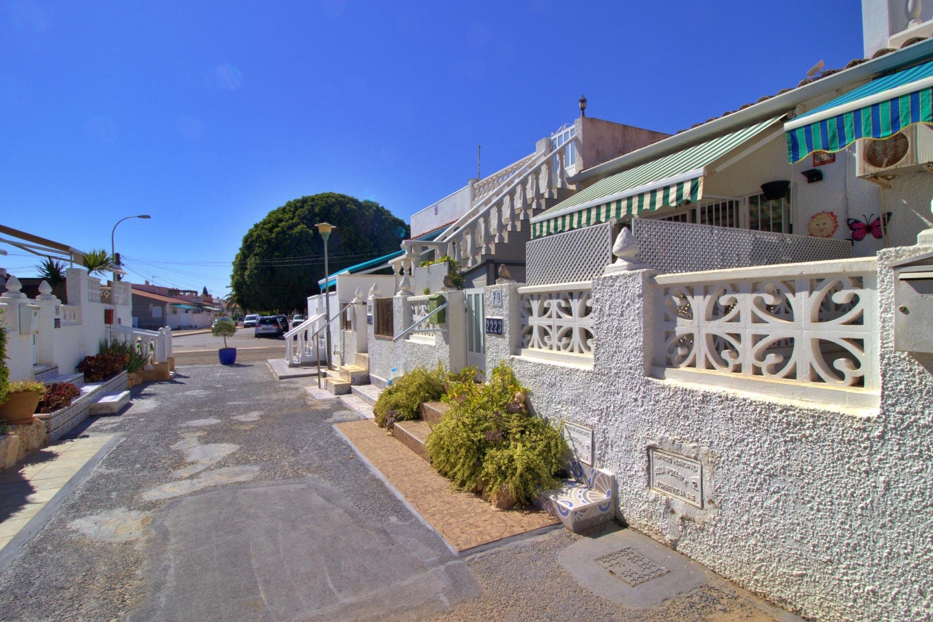 Használt Ingatlanok - Villa / Ikerház -
Torrevieja - San Luis