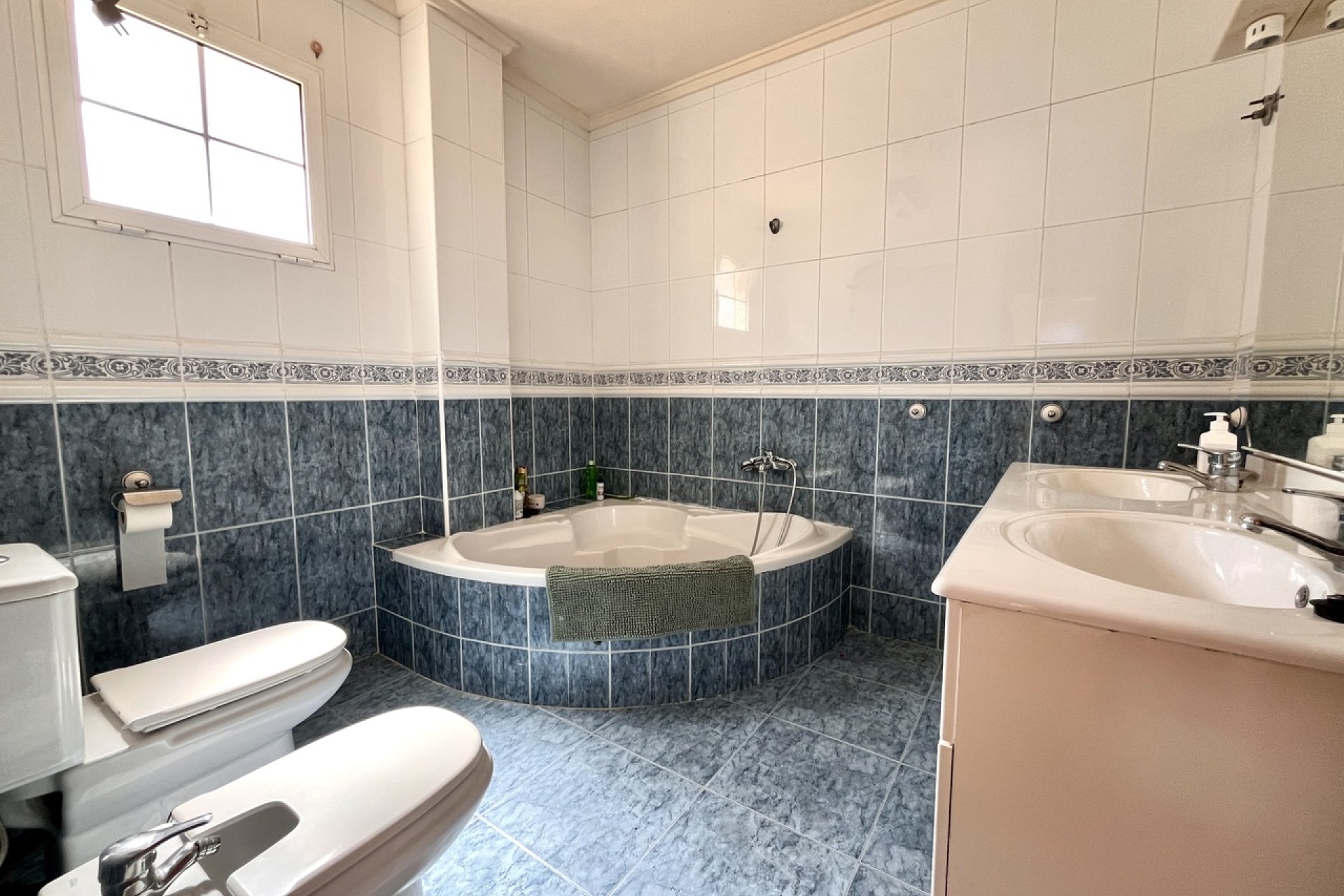 Használt Ingatlanok - Villa -
La Zenia - Costa Blanca