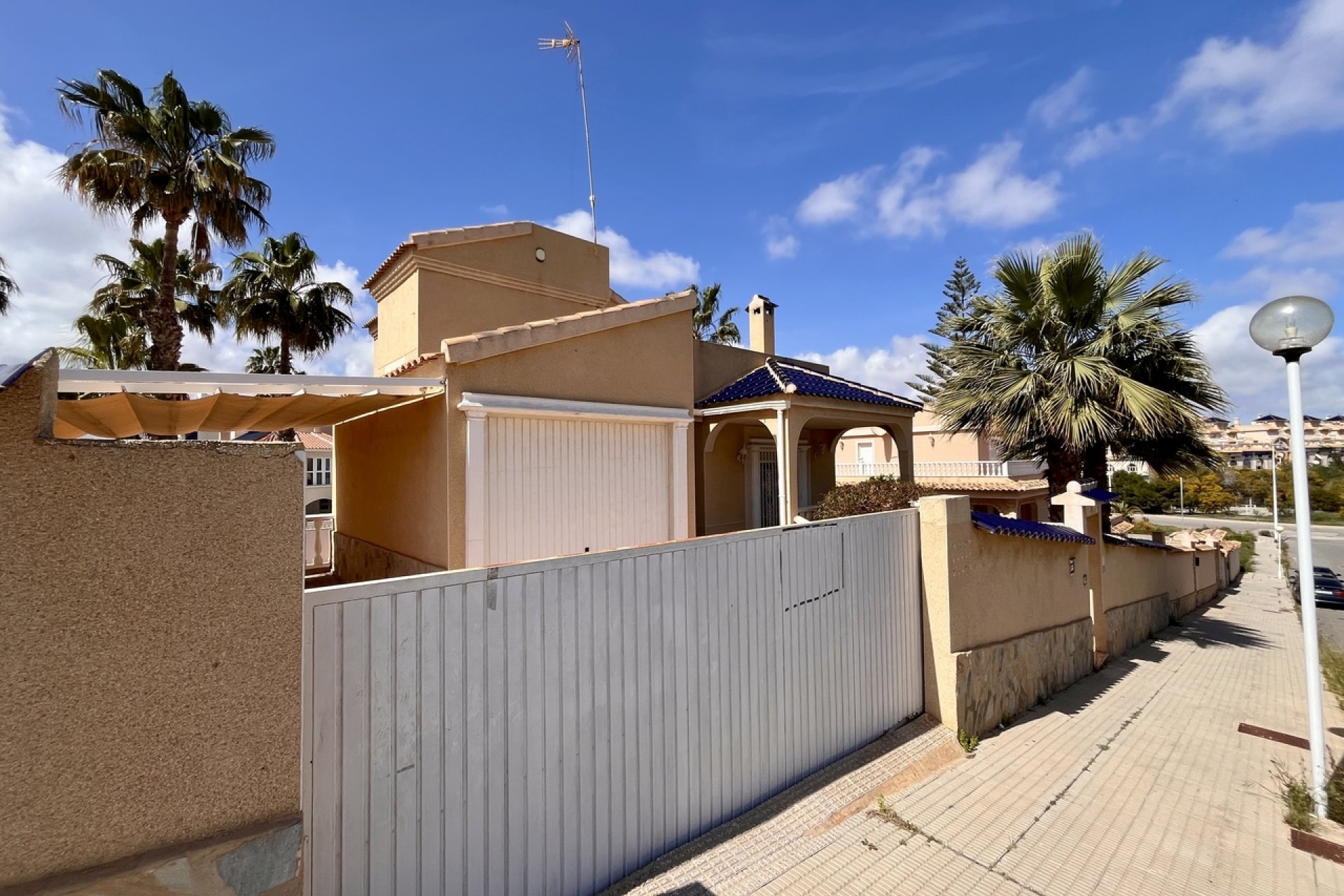 Használt Ingatlanok - Villa -
La Zenia - Costa Blanca