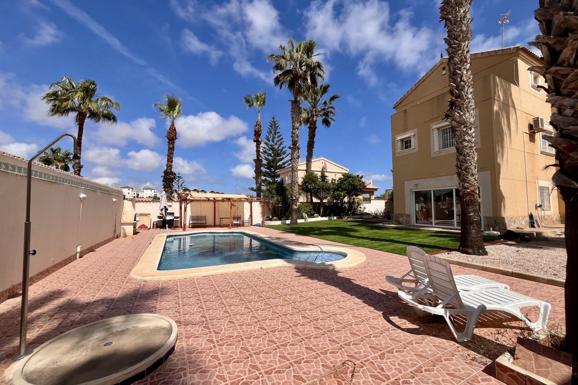 Használt Ingatlanok - Villa -
La Zenia - Costa Blanca