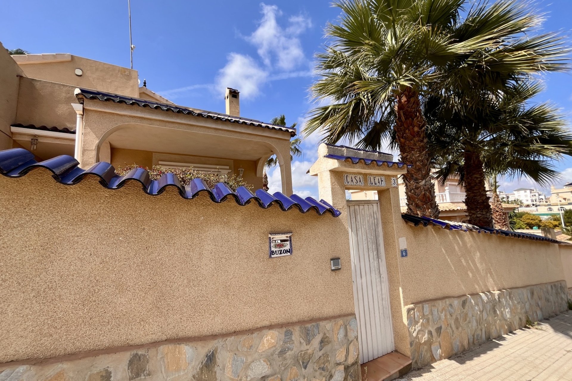 Használt Ingatlanok - Villa -
La Zenia - Costa Blanca