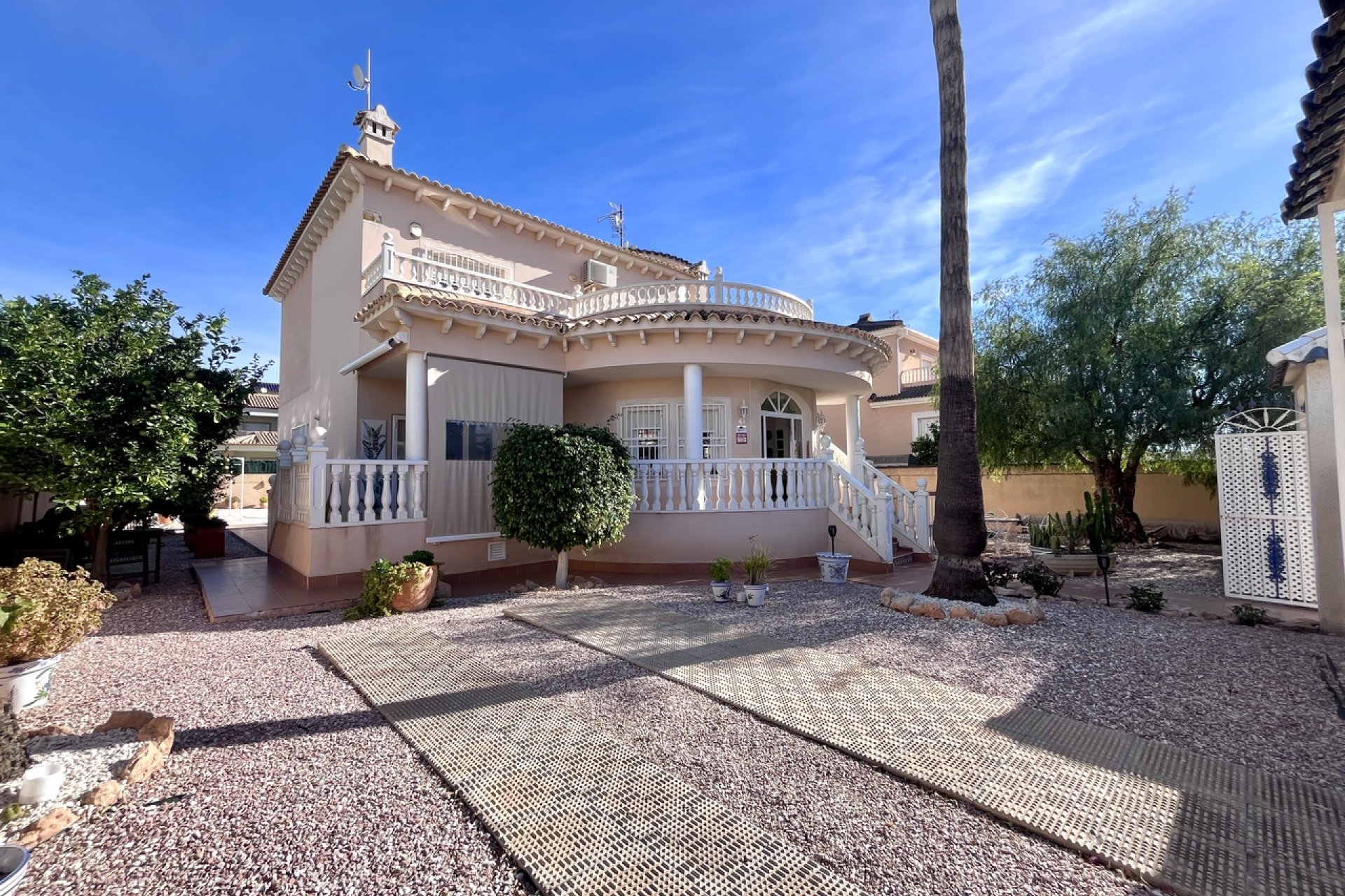 Használt Ingatlanok - Villa -
La Zenia - Costa Blanca