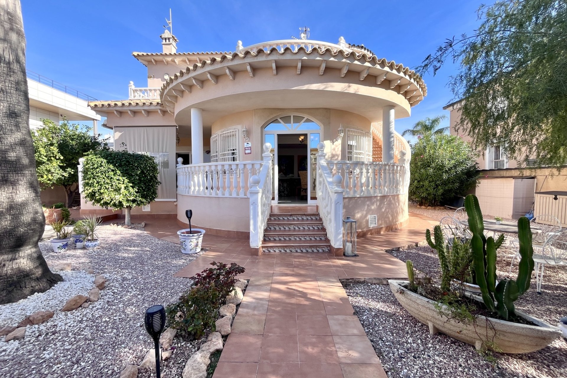 Használt Ingatlanok - Villa -
La Zenia - Costa Blanca