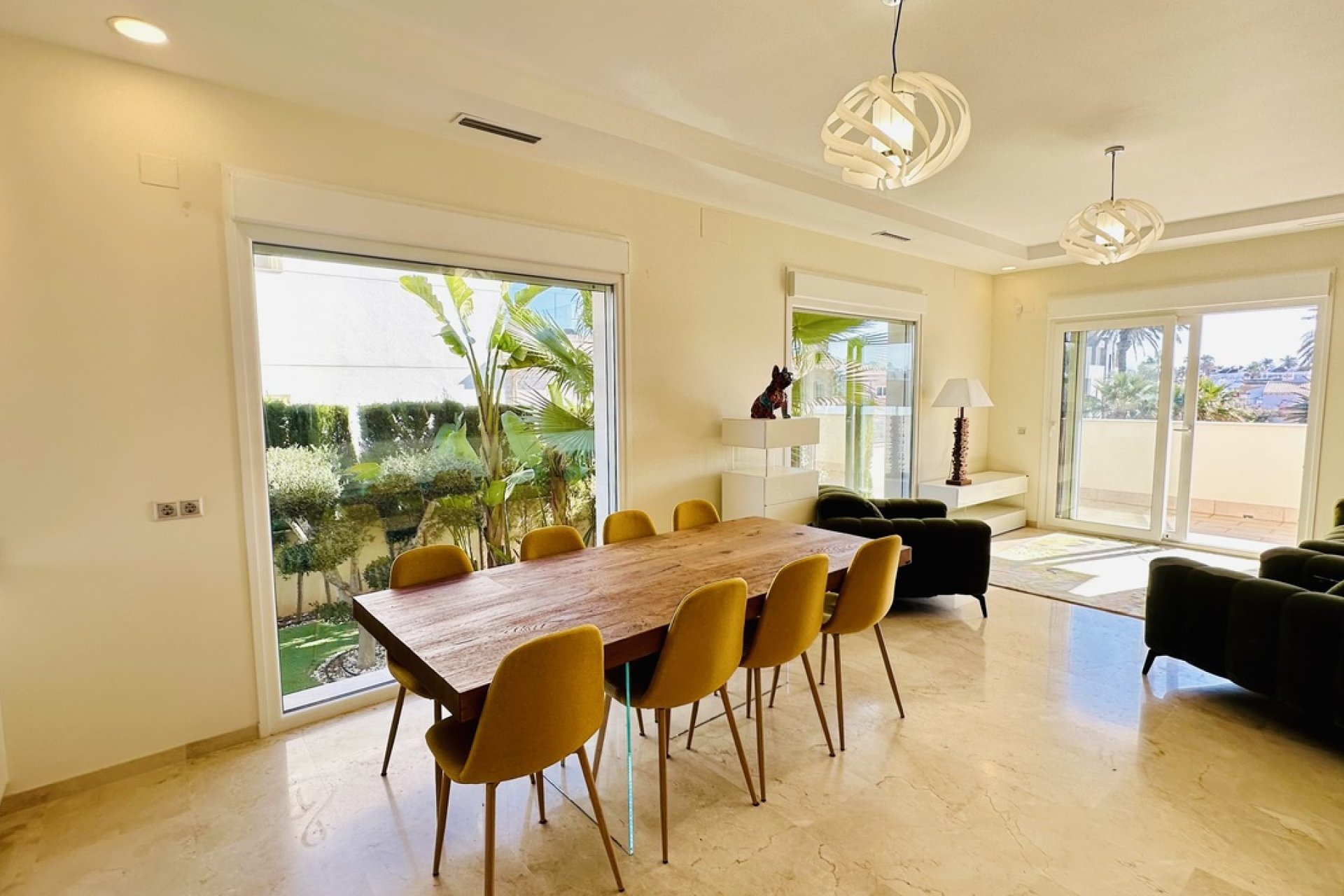 Használt Ingatlanok - Villa -
La Zenia - Costa Blanca