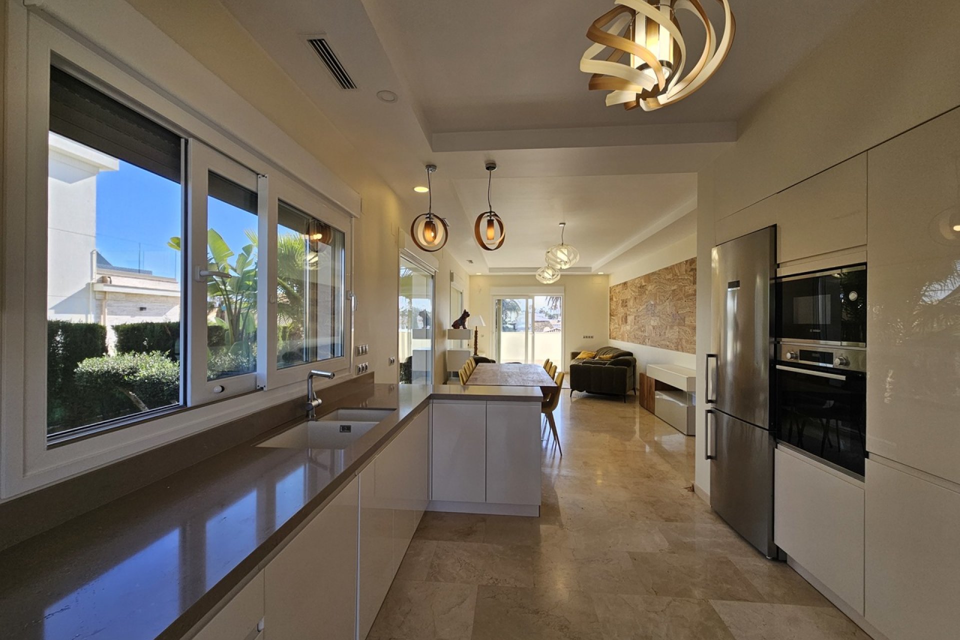 Használt Ingatlanok - Villa -
La Zenia - Costa Blanca