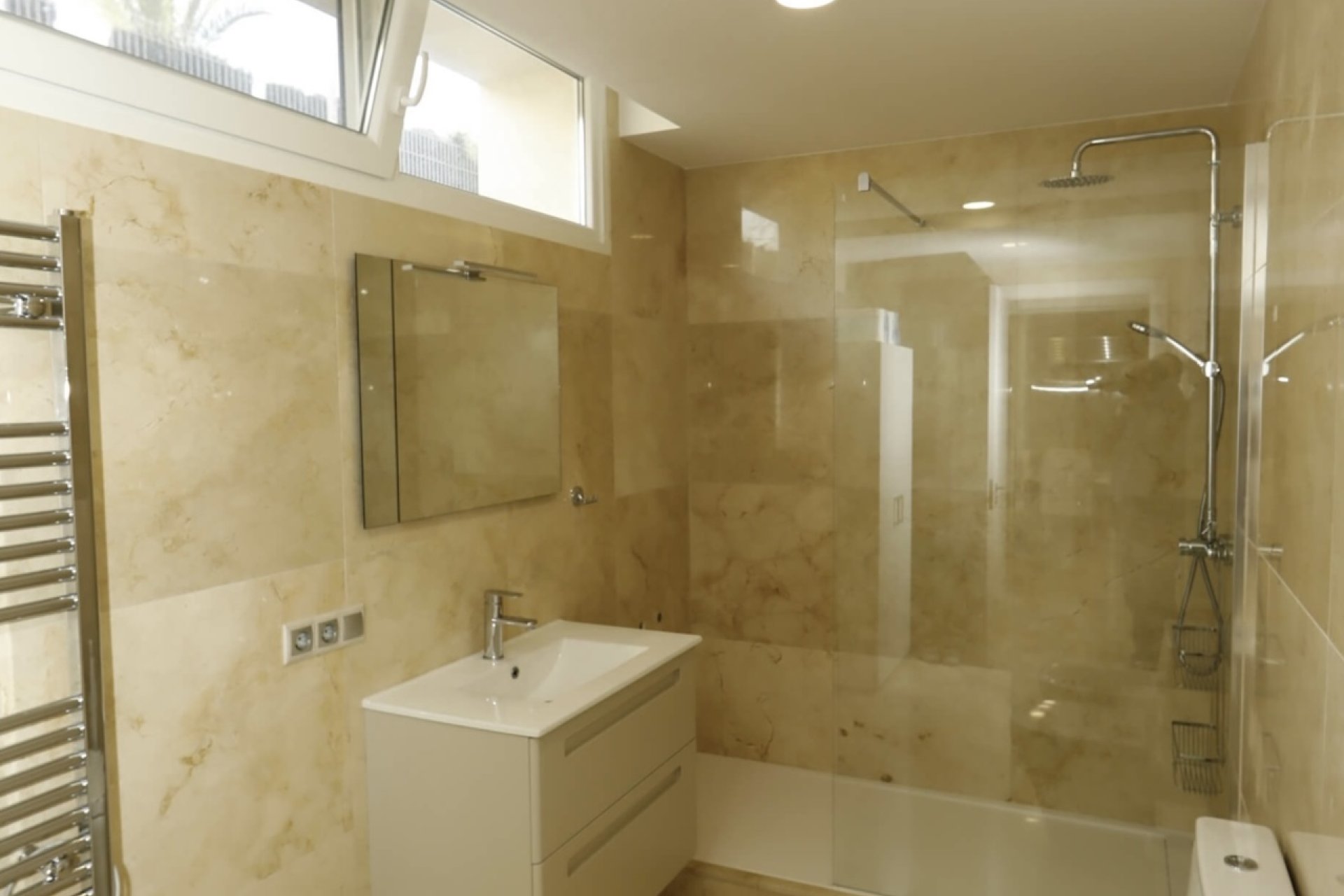 Használt Ingatlanok - Villa -
La Zenia - Costa Blanca