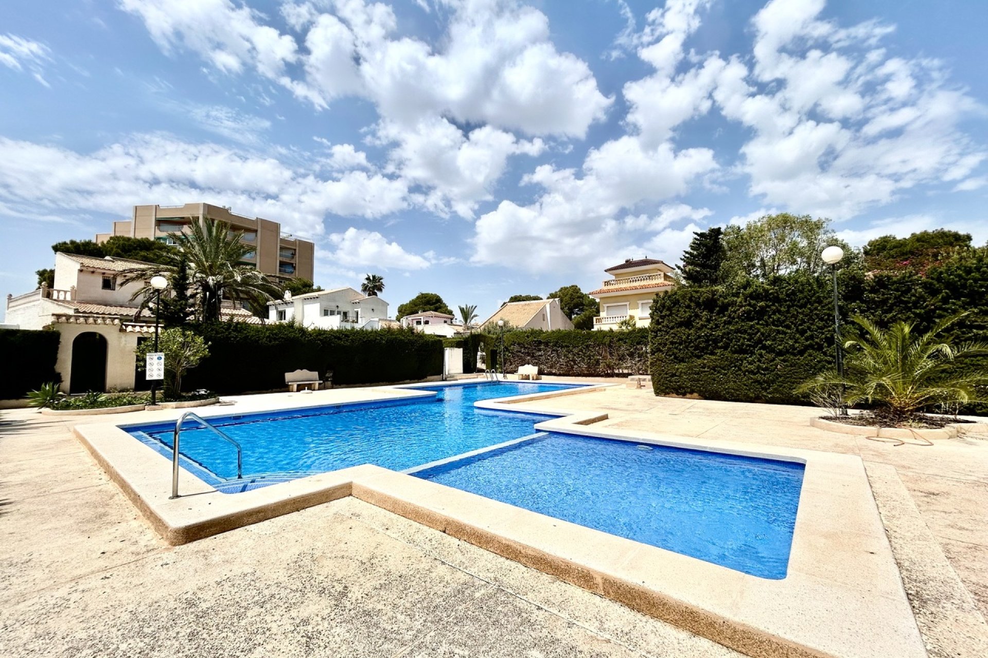 Használt Ingatlanok - Villa -
La Zenia - Costa Blanca