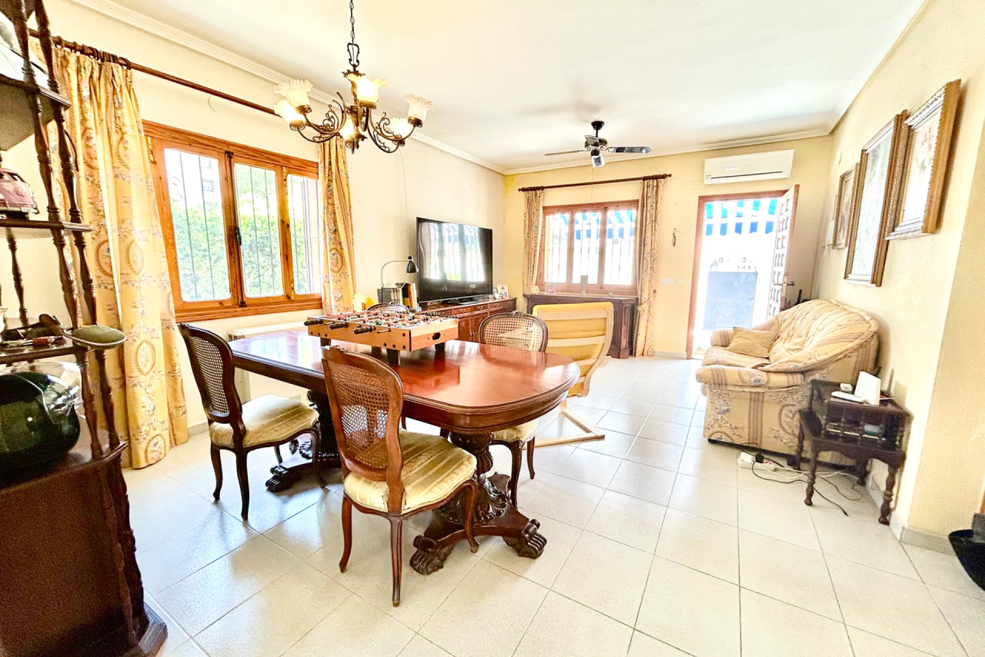 Használt Ingatlanok - Villa -
La Zenia - Costa Blanca