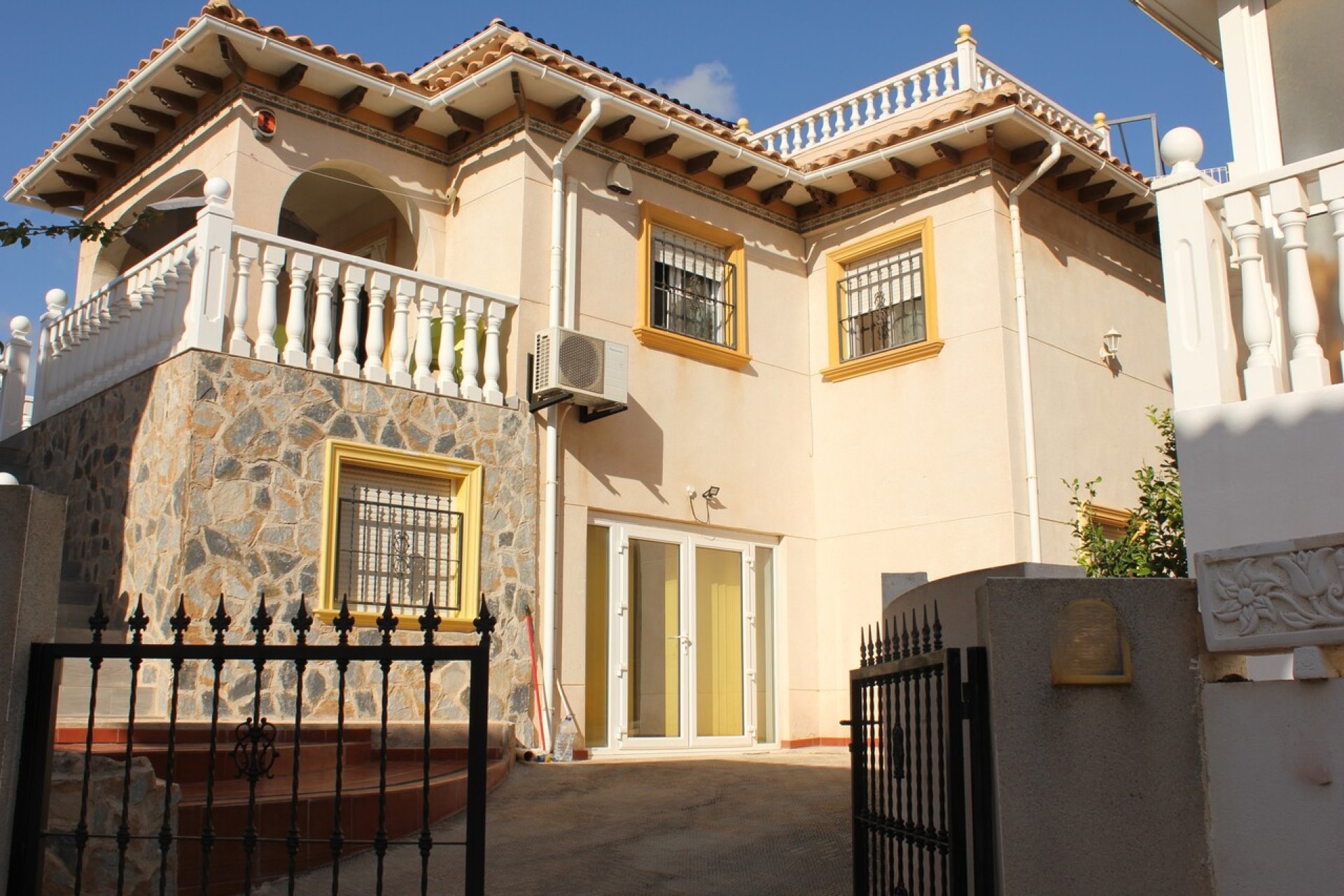 Használt Ingatlanok - Villa -
La Zenia - Costa Blanca