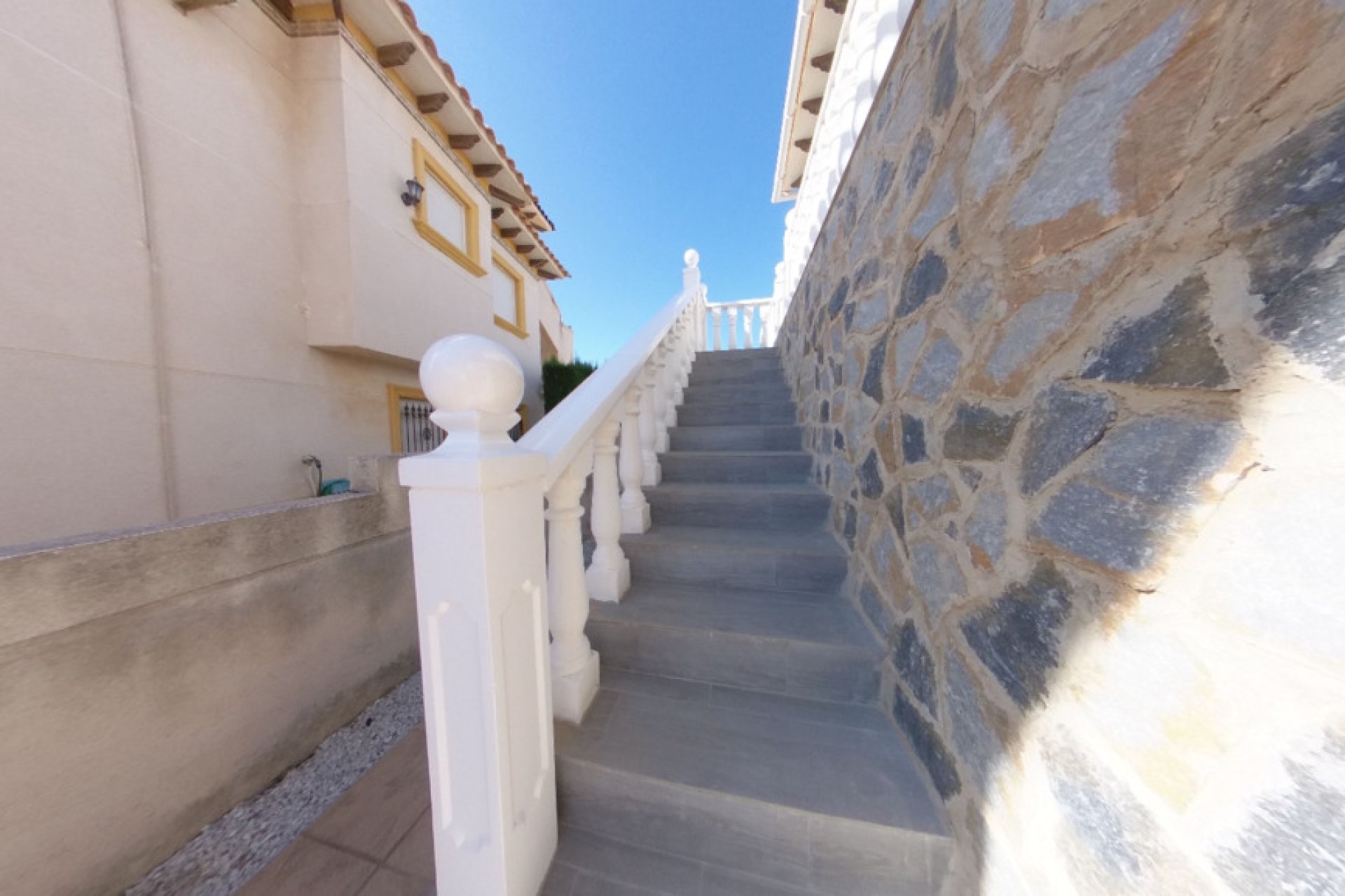 Használt Ingatlanok - Villa -
La Zenia - Costa Blanca