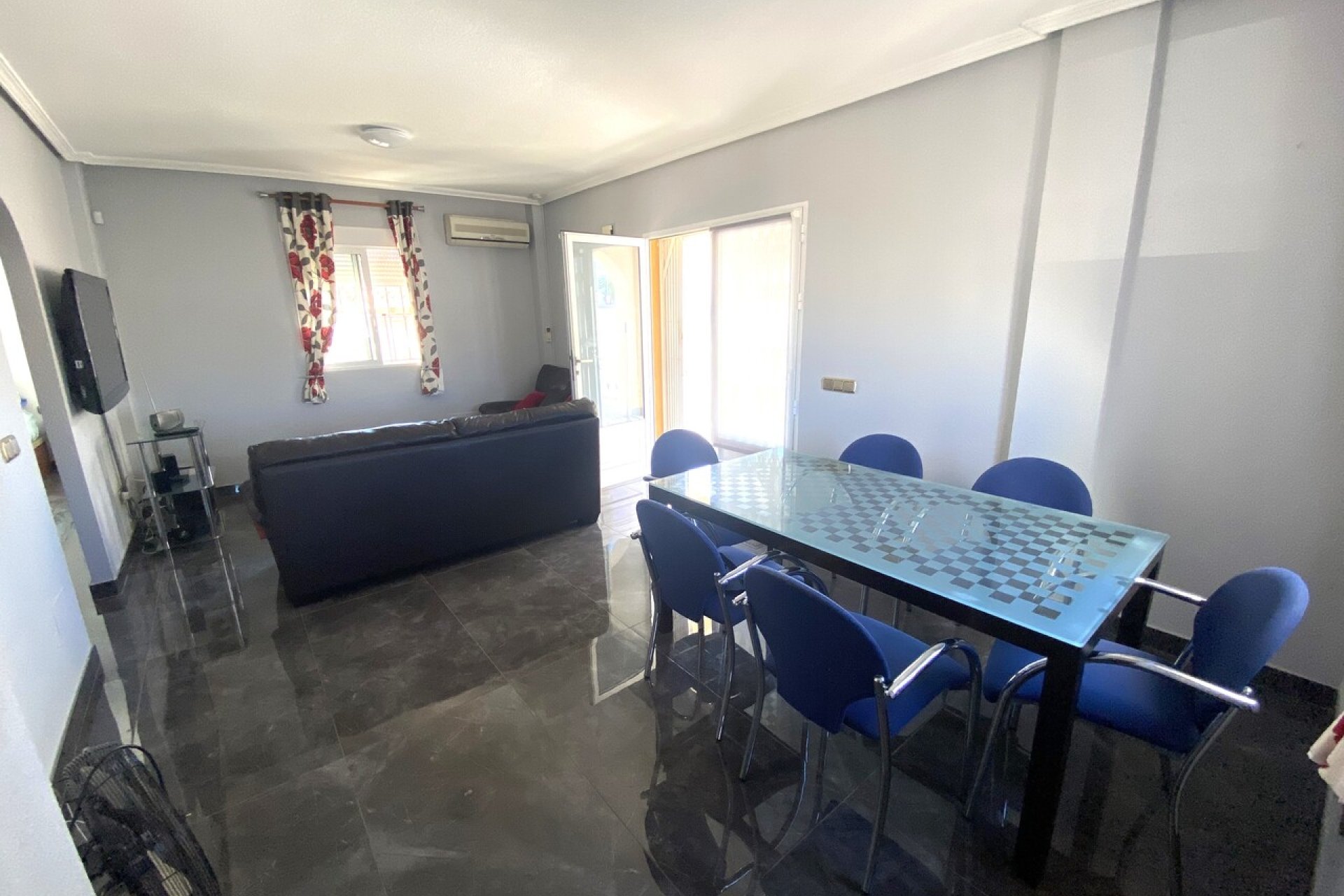 Használt Ingatlanok - Villa -
La Zenia - Costa Blanca