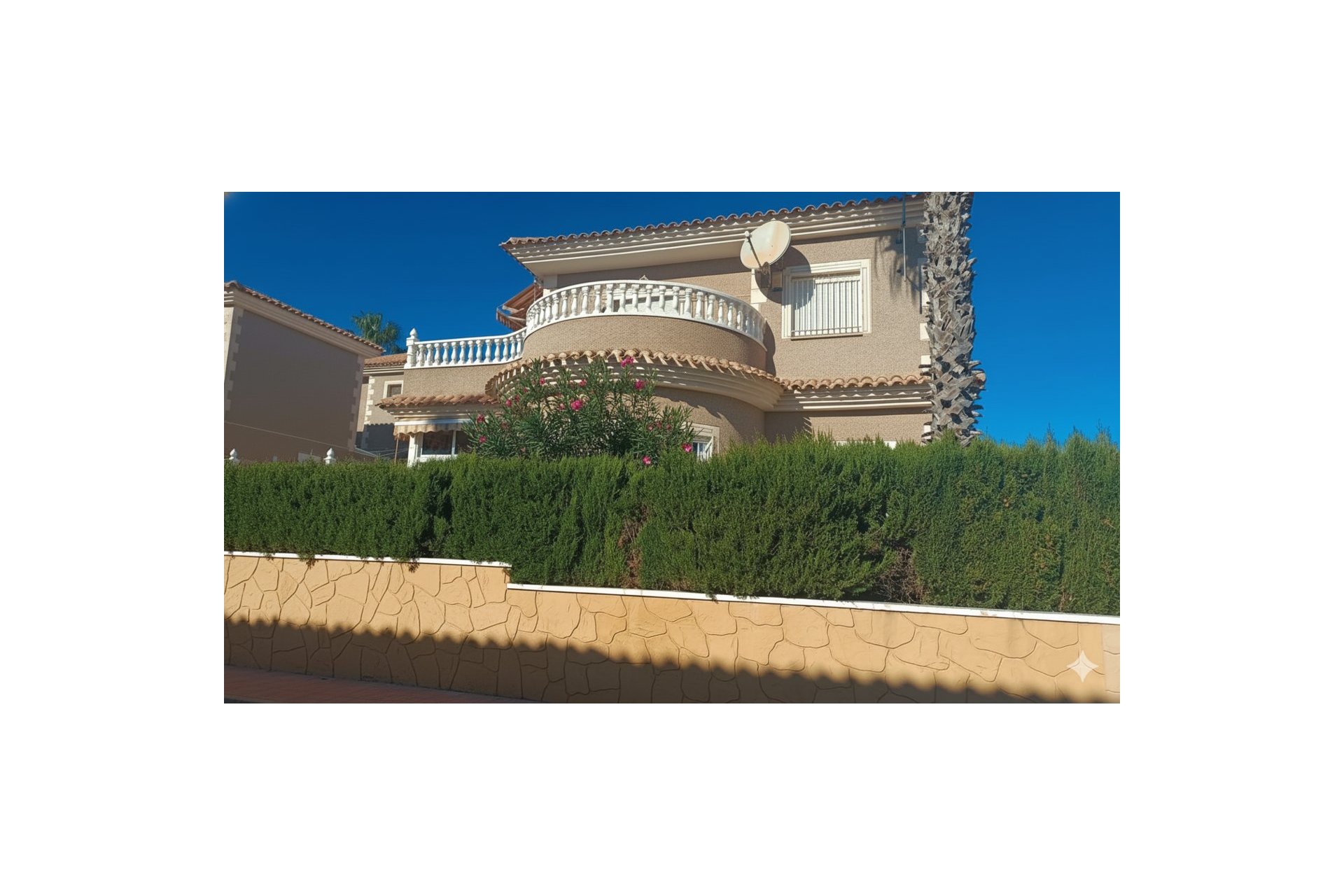 Használt Ingatlanok - Villa -
Los Altos - Costa Blanca