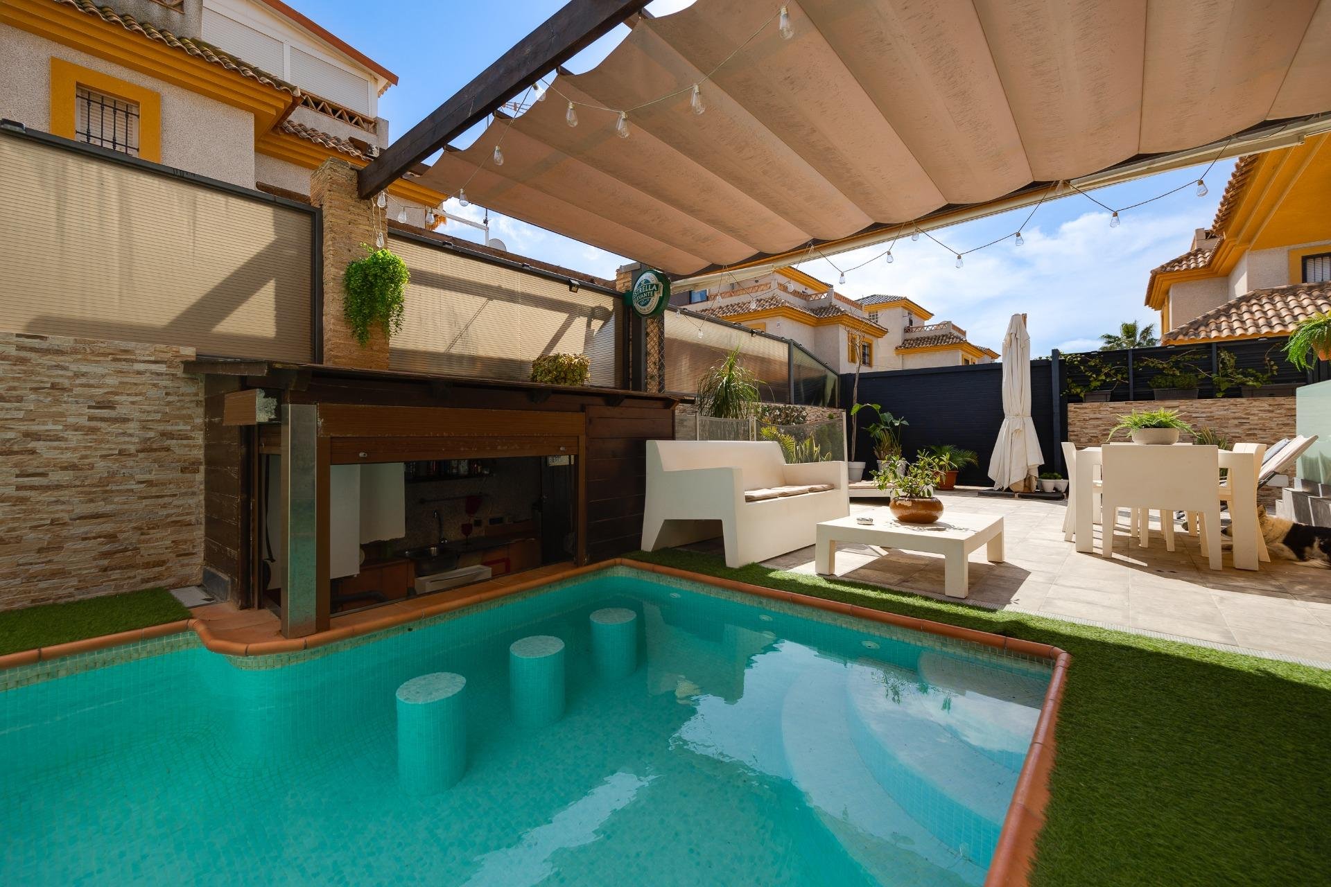 Használt Ingatlanok - Villa -
Los Montesinos - La Herrada