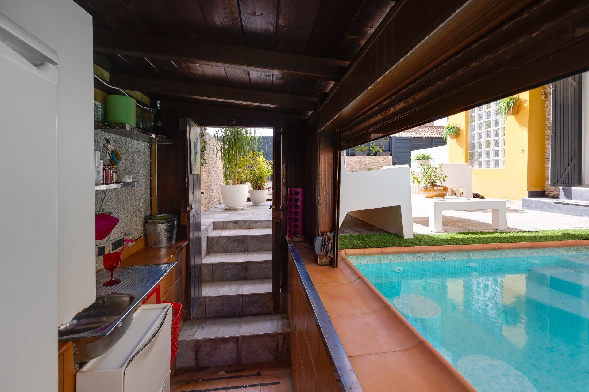 Használt Ingatlanok - Villa -
Los Montesinos - La Herrada