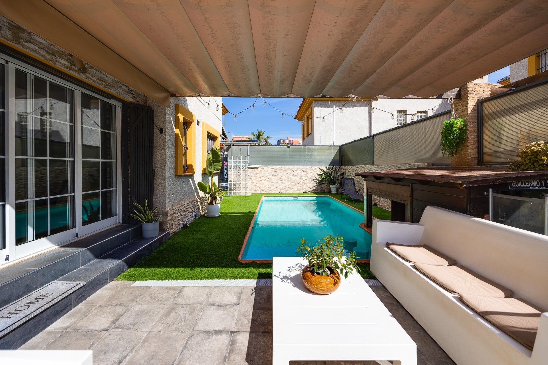 Használt Ingatlanok - Villa -
Los Montesinos - La Herrada