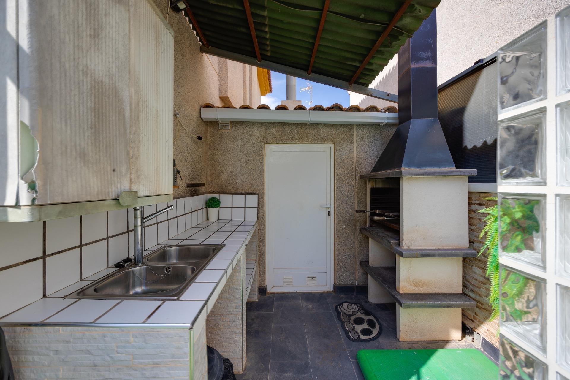 Használt Ingatlanok - Villa -
Los Montesinos - La Herrada