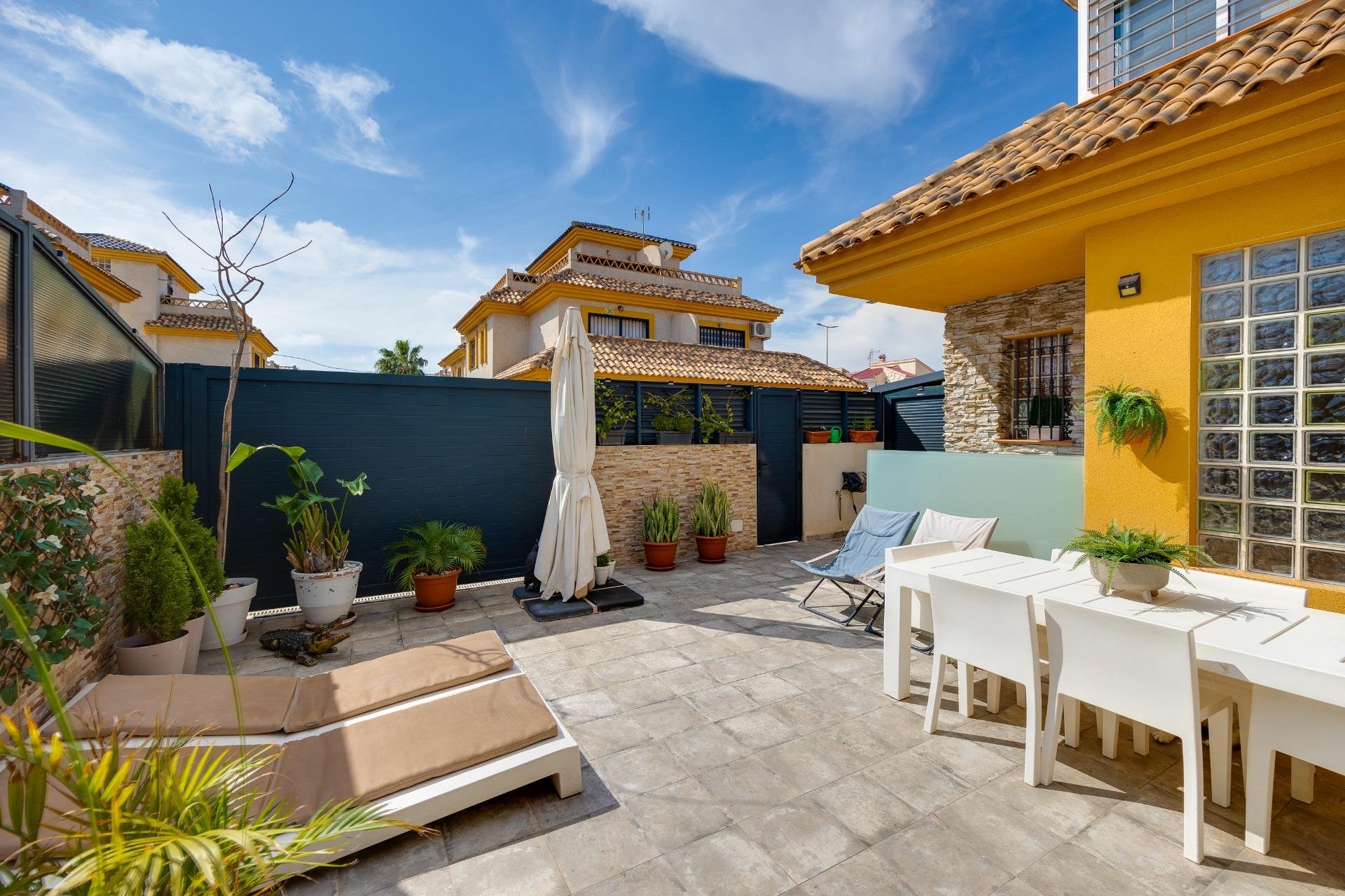 Használt Ingatlanok - Villa -
Los Montesinos - La Herrada