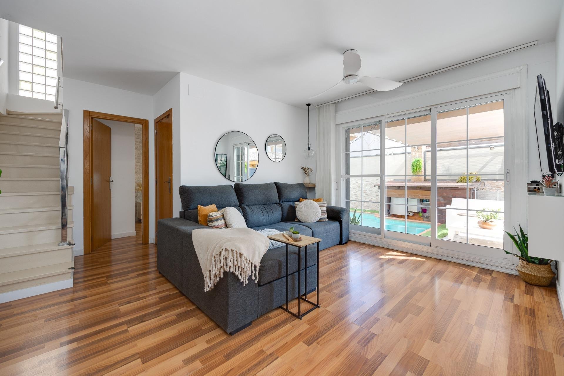 Használt Ingatlanok - Villa -
Los Montesinos - La Herrada