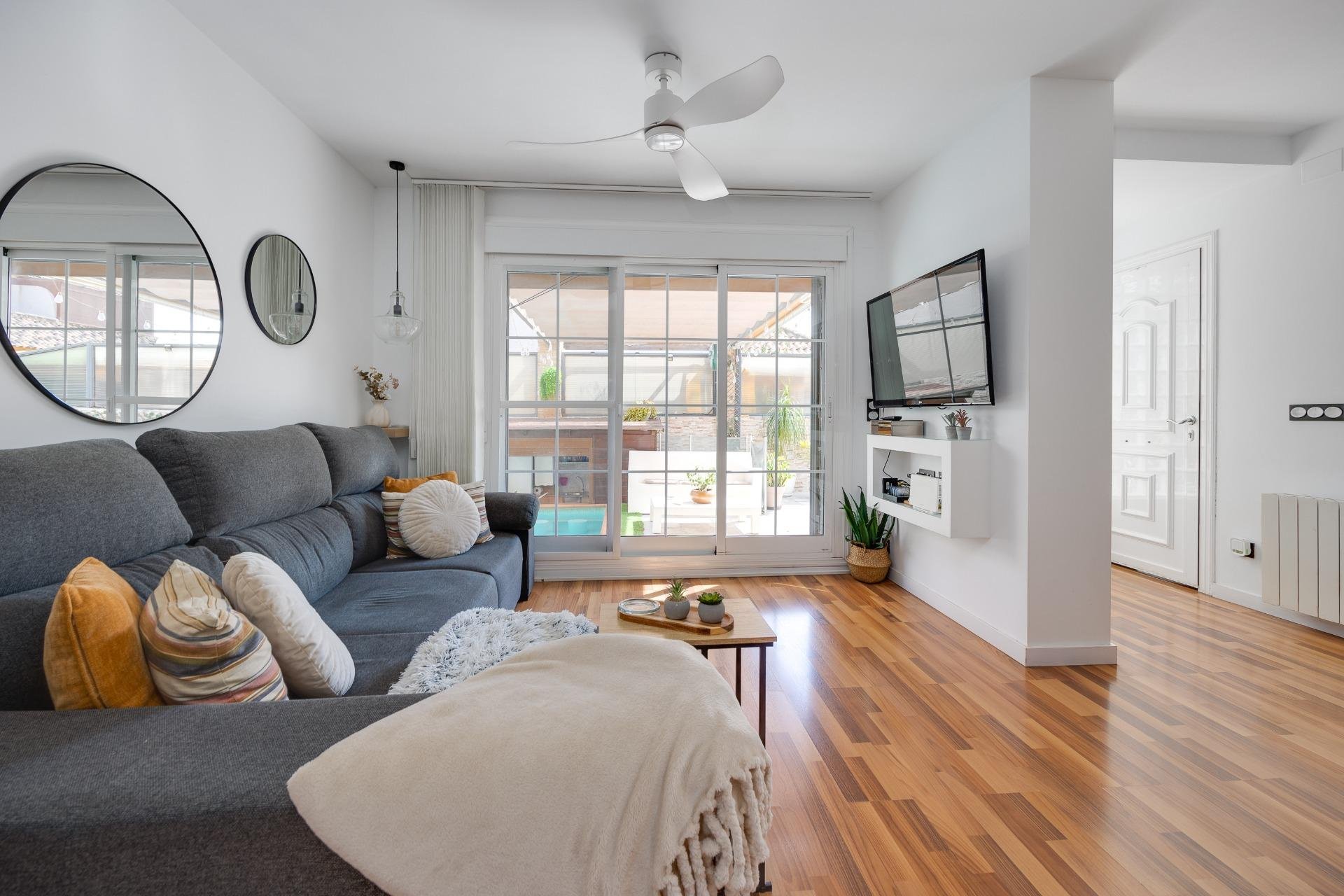 Használt Ingatlanok - Villa -
Los Montesinos - La Herrada