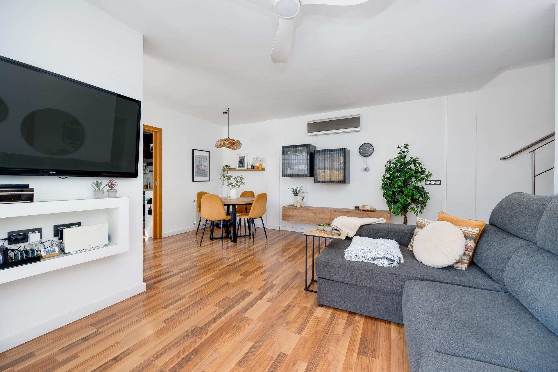 Használt Ingatlanok - Villa -
Los Montesinos - La Herrada