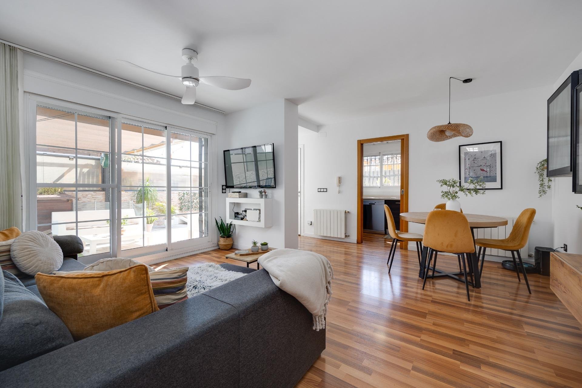 Használt Ingatlanok - Villa -
Los Montesinos - La Herrada