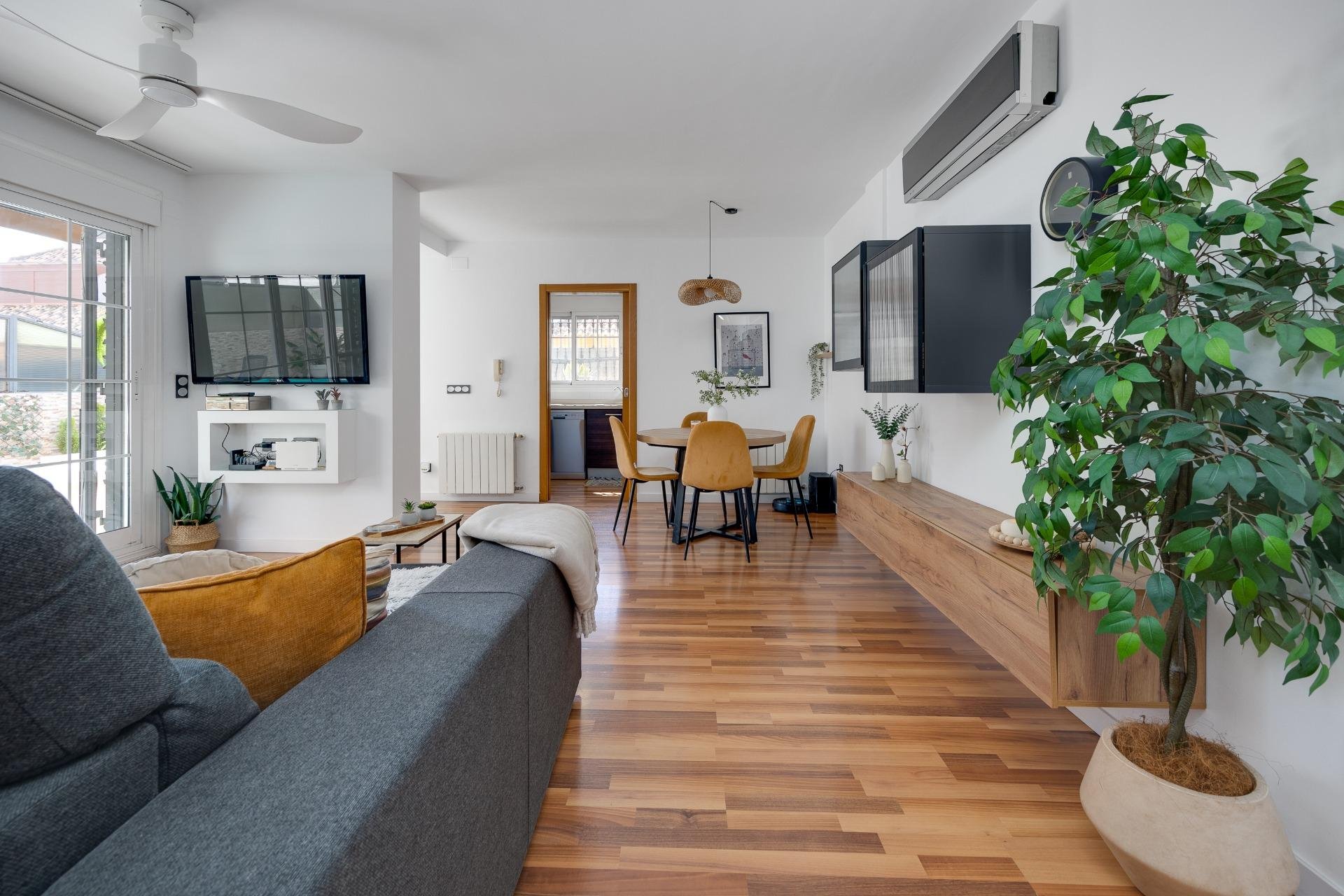 Használt Ingatlanok - Villa -
Los Montesinos - La Herrada