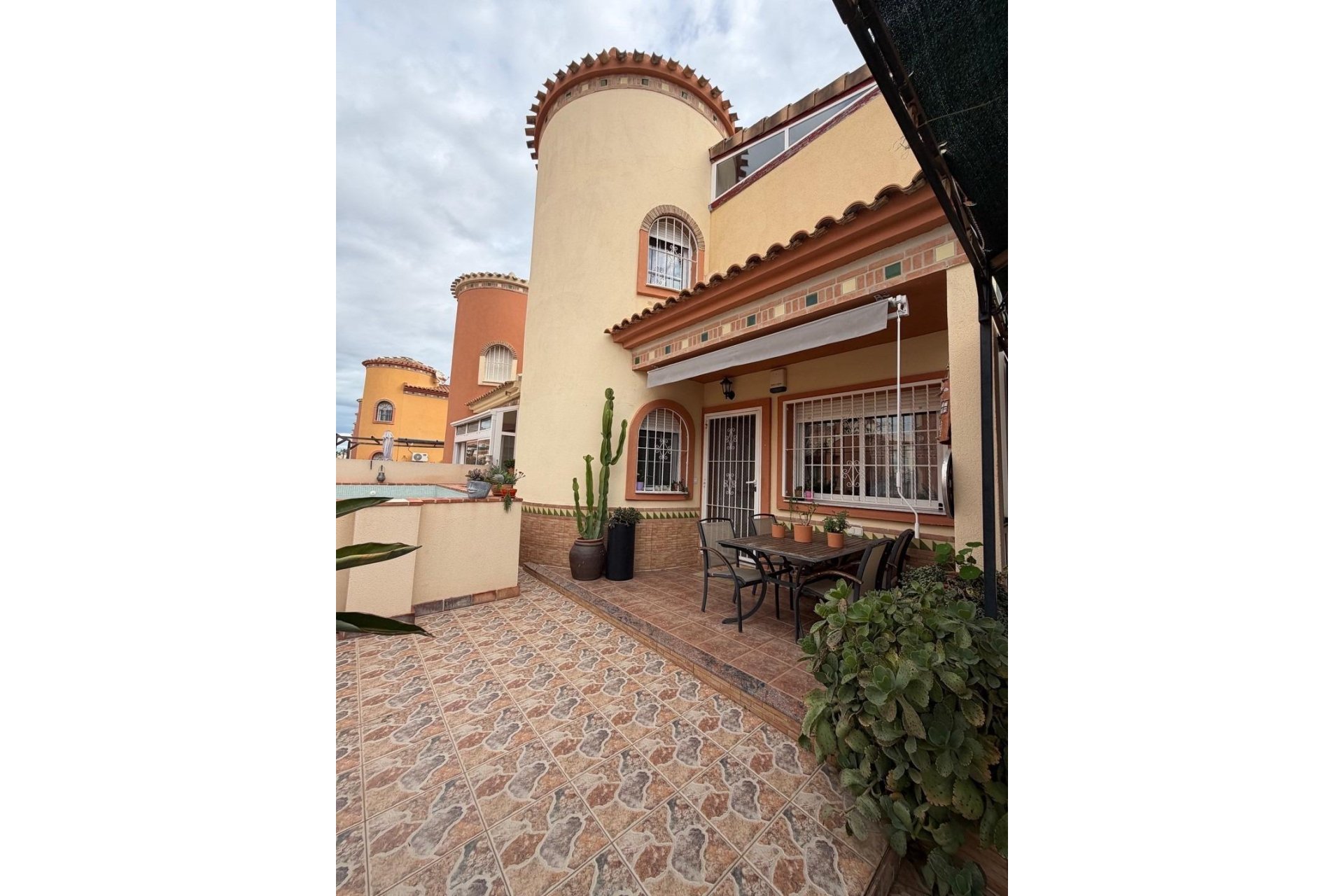 Használt Ingatlanok - Villa -
Orihuela Costa - Playa Flamenca