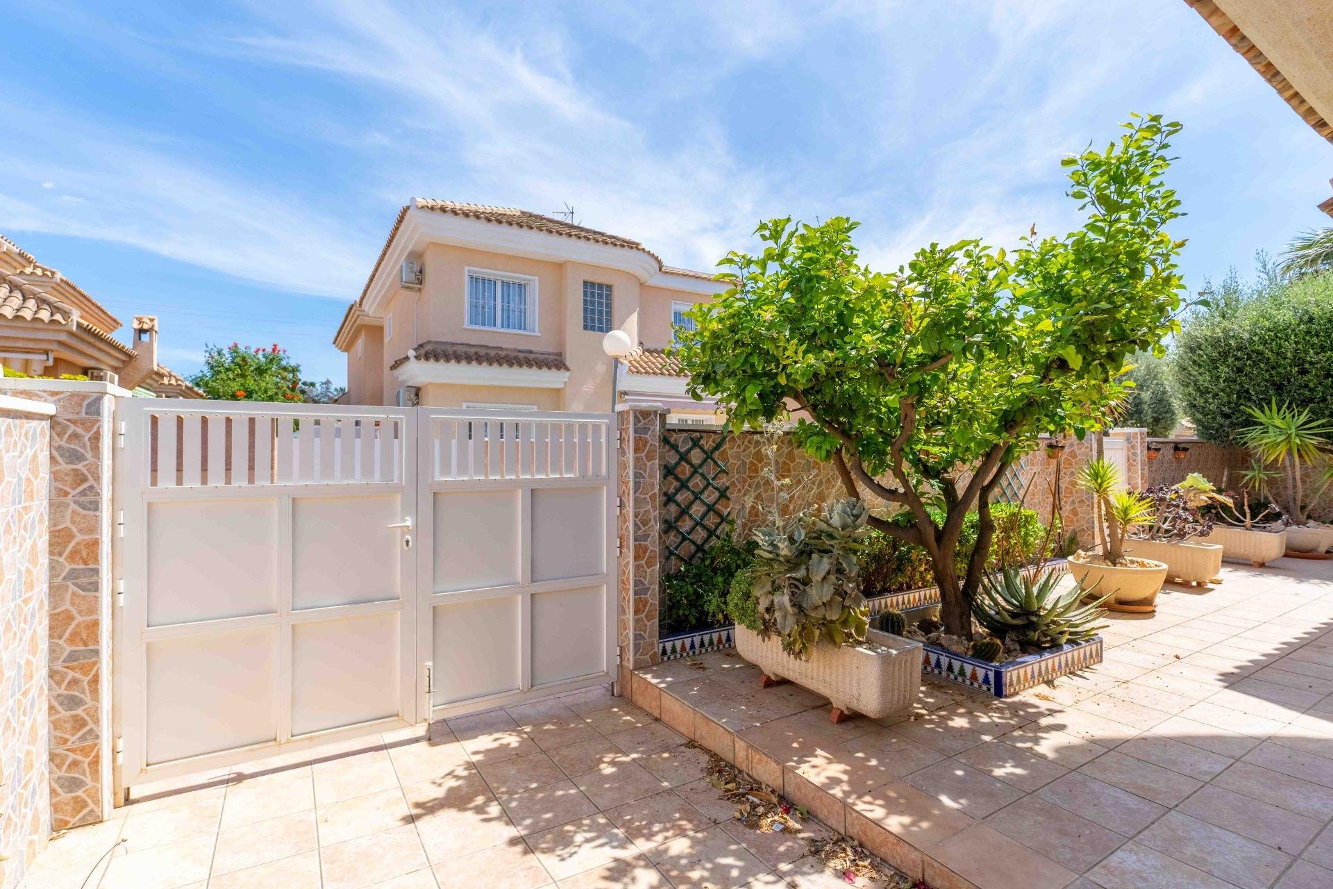 Használt Ingatlanok - Villa -
Orihuela Costa - Punta Prima