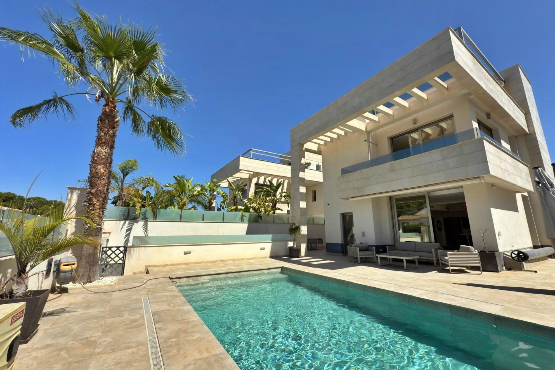Használt Ingatlanok - Villa -
Orihuela Costa - Villamartín