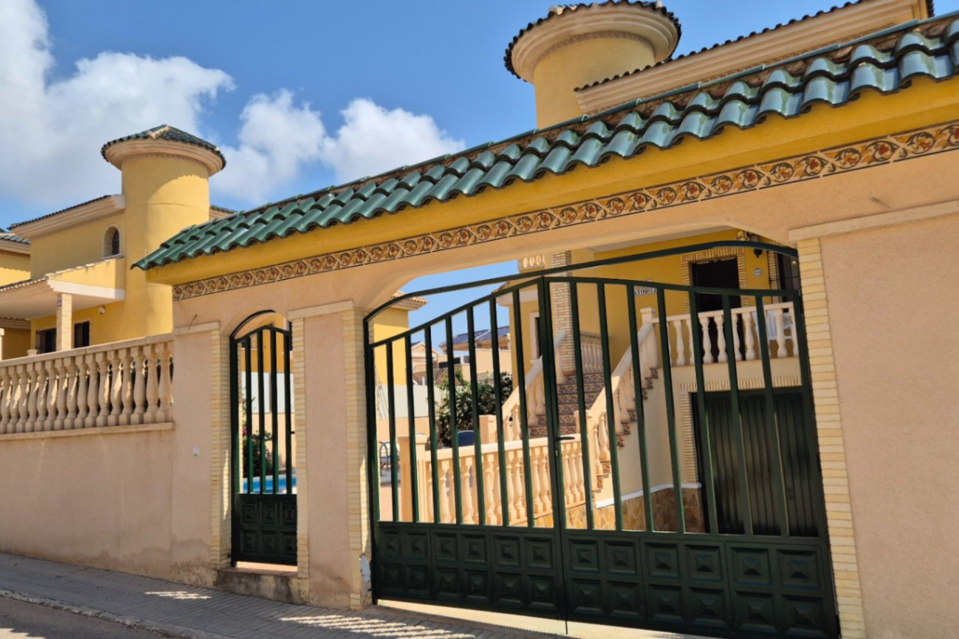 Használt Ingatlanok - Villa -
Orihuela - Inland