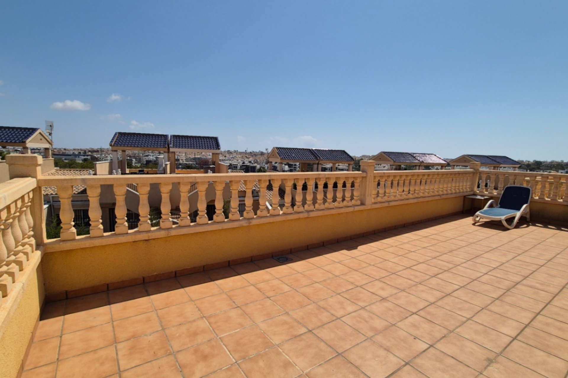Használt Ingatlanok - Villa -
Orihuela - Inland
