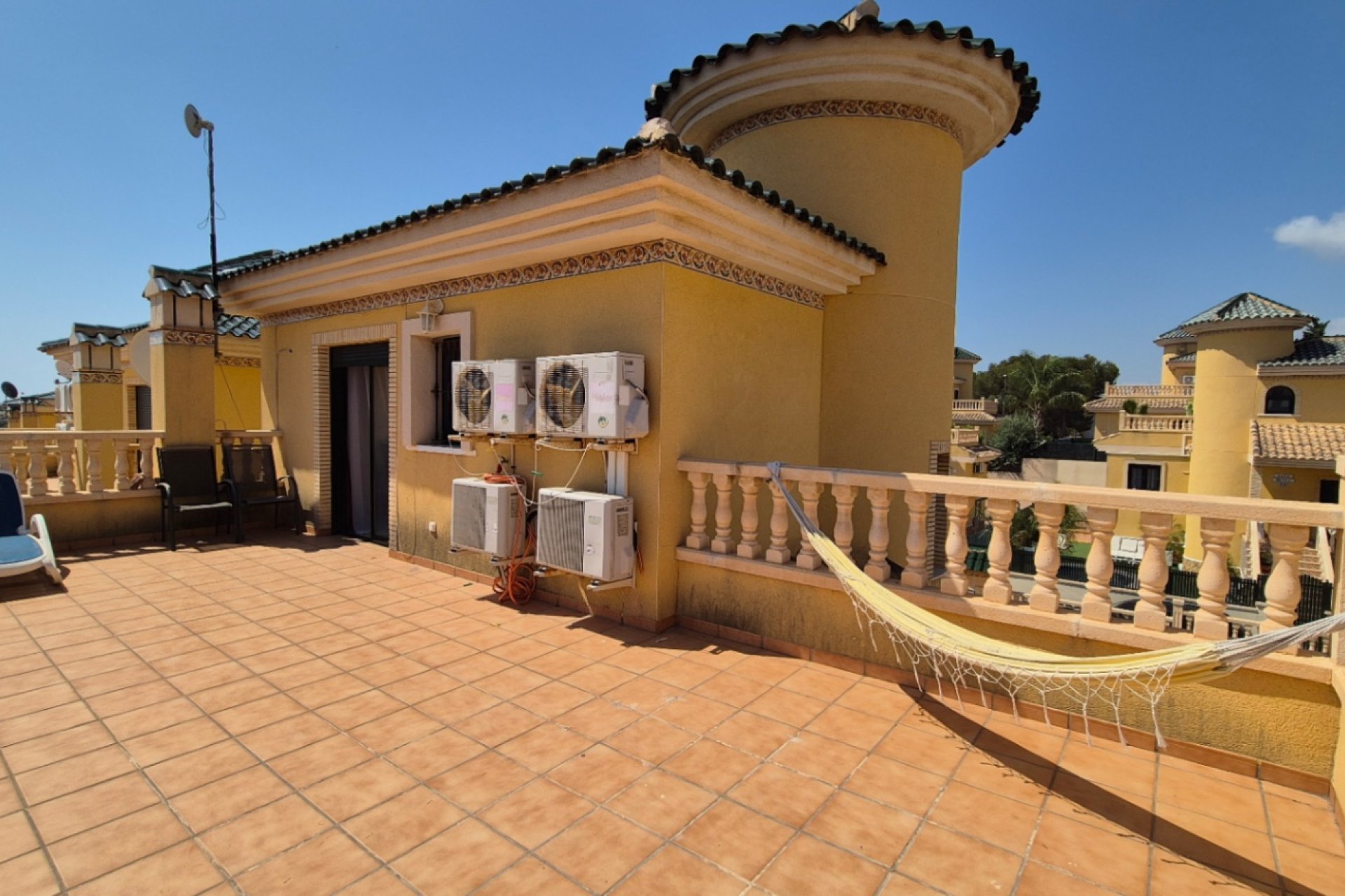 Használt Ingatlanok - Villa -
Orihuela - Inland