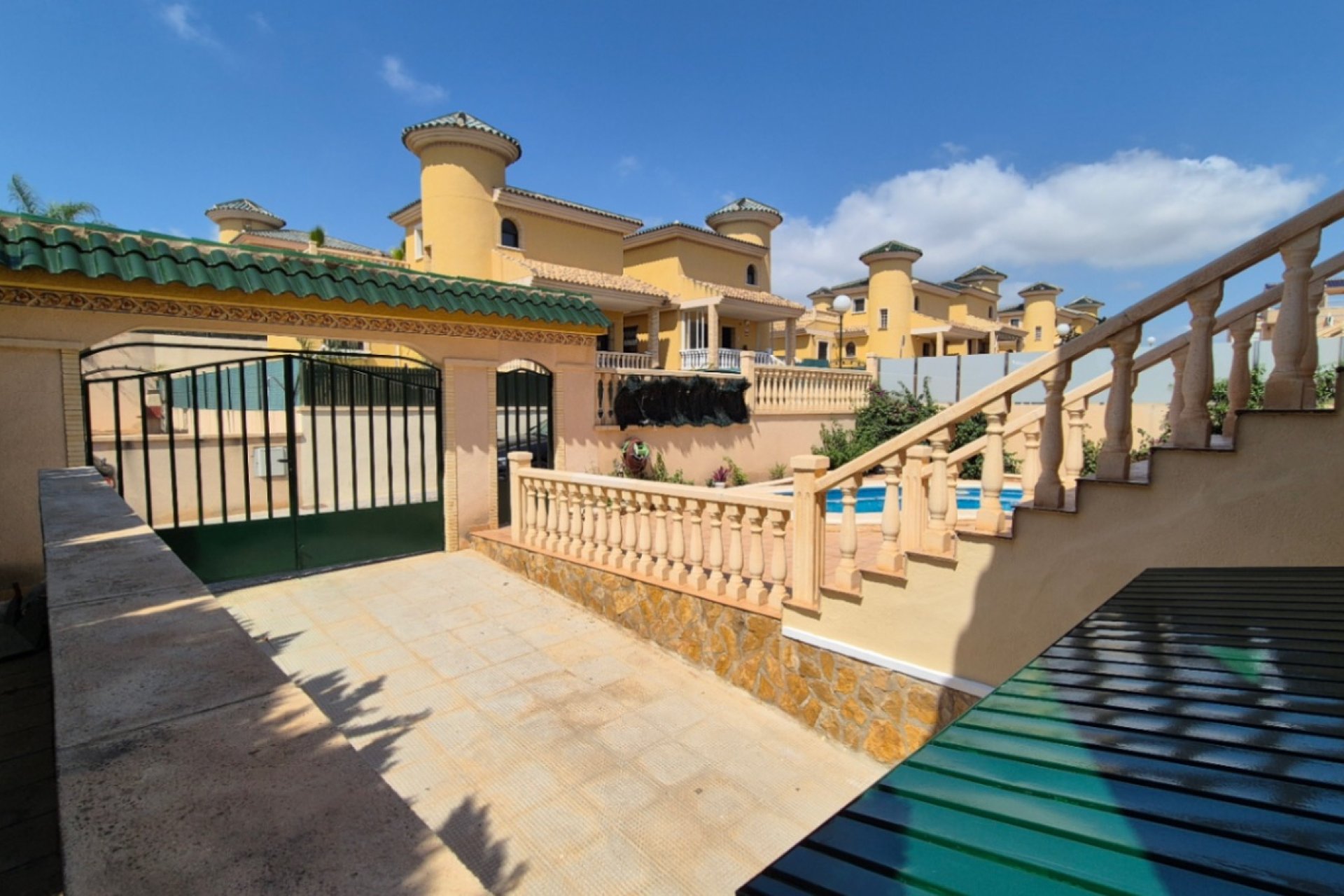 Használt Ingatlanok - Villa -
Orihuela - Inland
