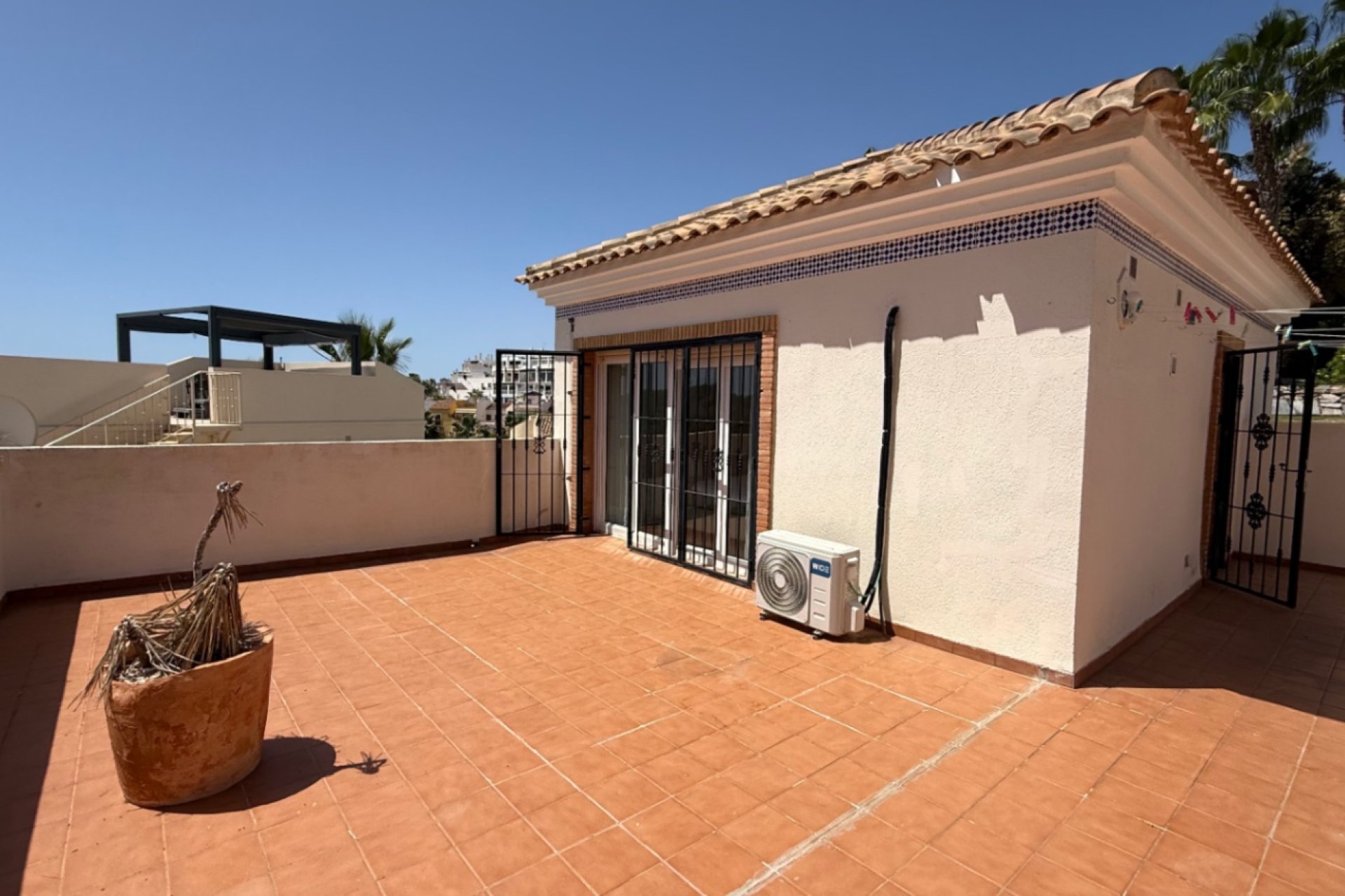 Használt Ingatlanok - Villa -
Orihuela - Inland