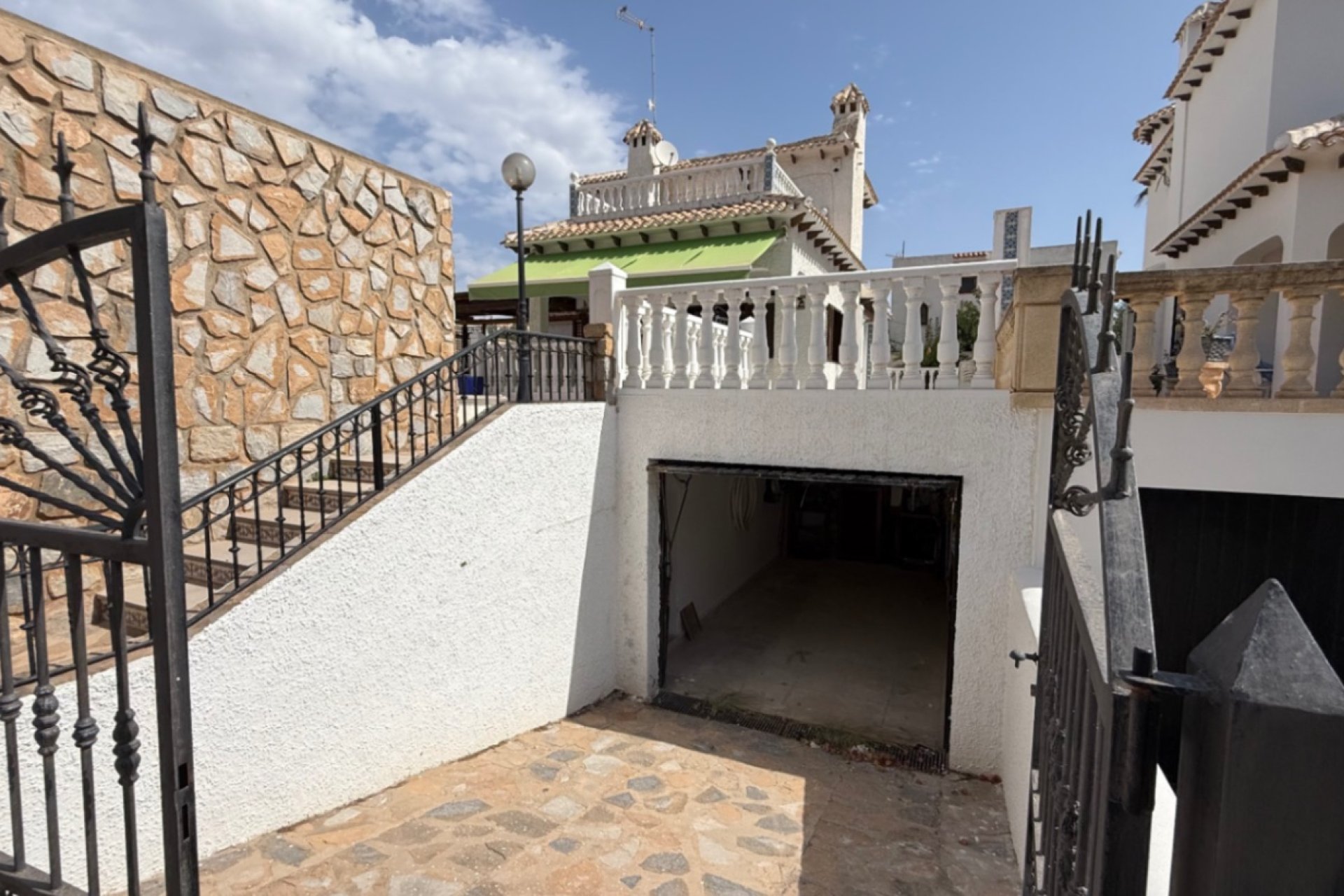 Használt Ingatlanok - Villa -
Orihuela - Inland