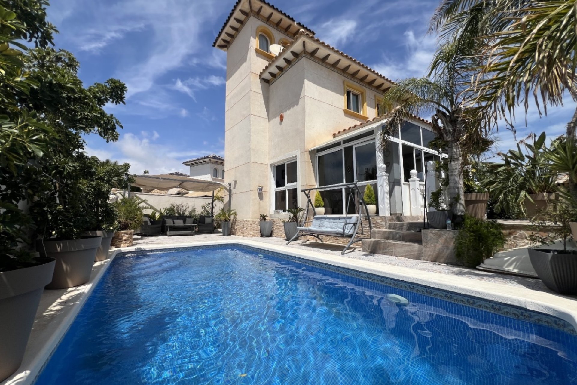 Használt Ingatlanok - Villa -
Orihuela - Inland
