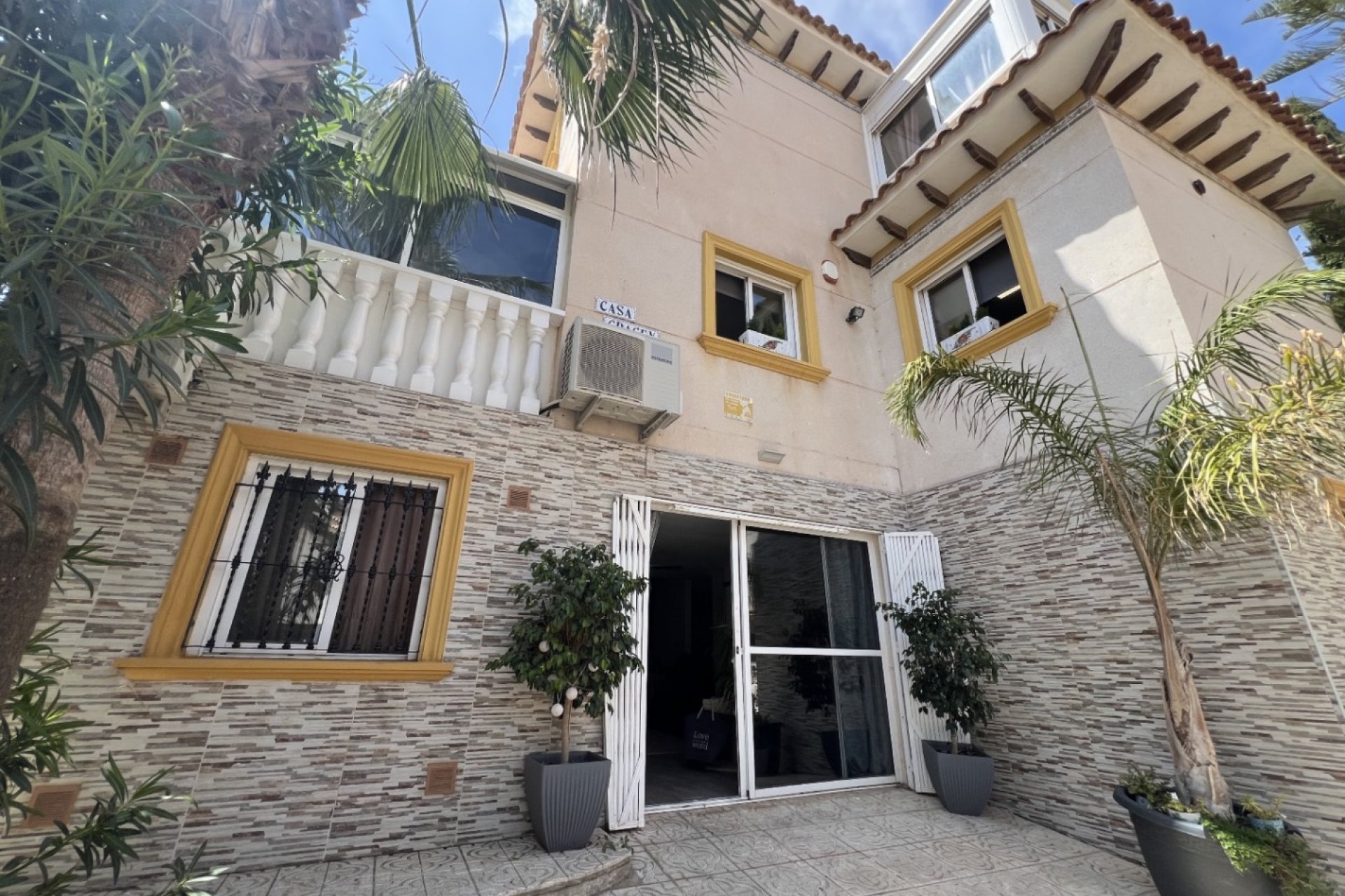 Használt Ingatlanok - Villa -
Orihuela - Inland