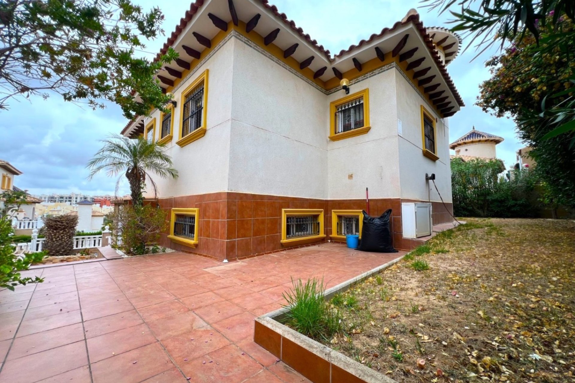 Használt Ingatlanok - Villa -
Orihuela - Inland