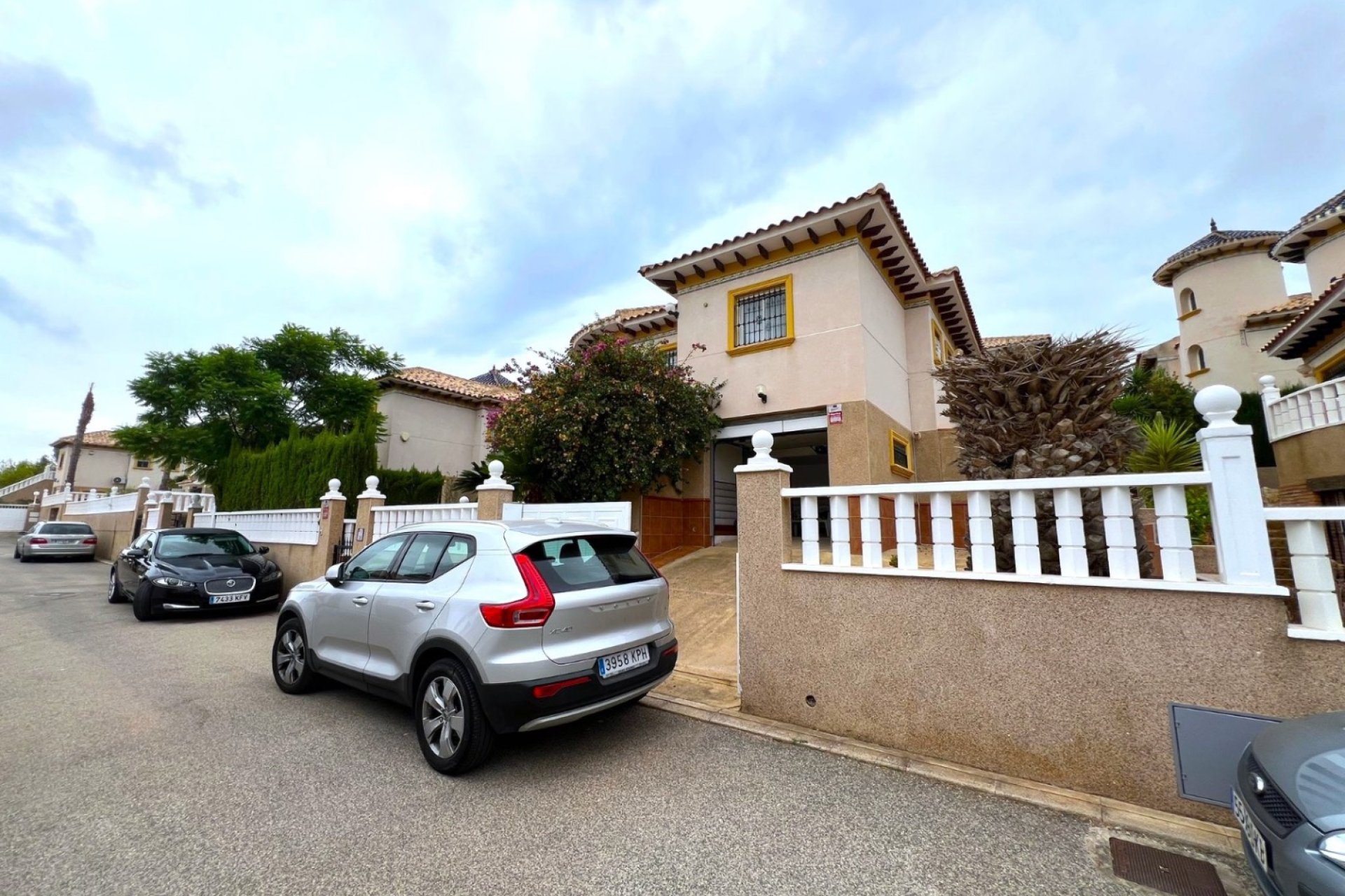 Használt Ingatlanok - Villa -
Orihuela - Inland