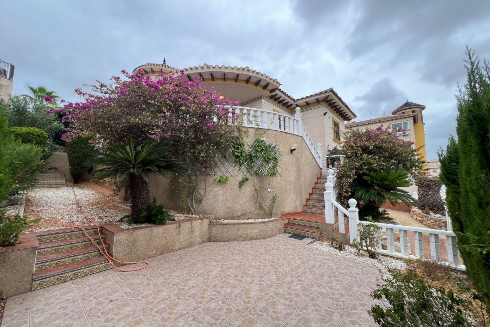 Használt Ingatlanok - Villa -
Orihuela - Inland