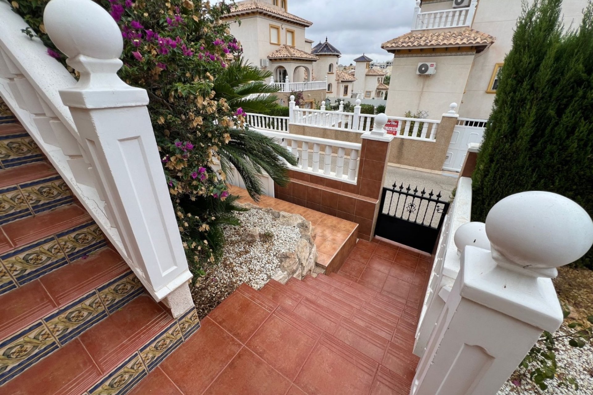 Használt Ingatlanok - Villa -
Orihuela - Inland