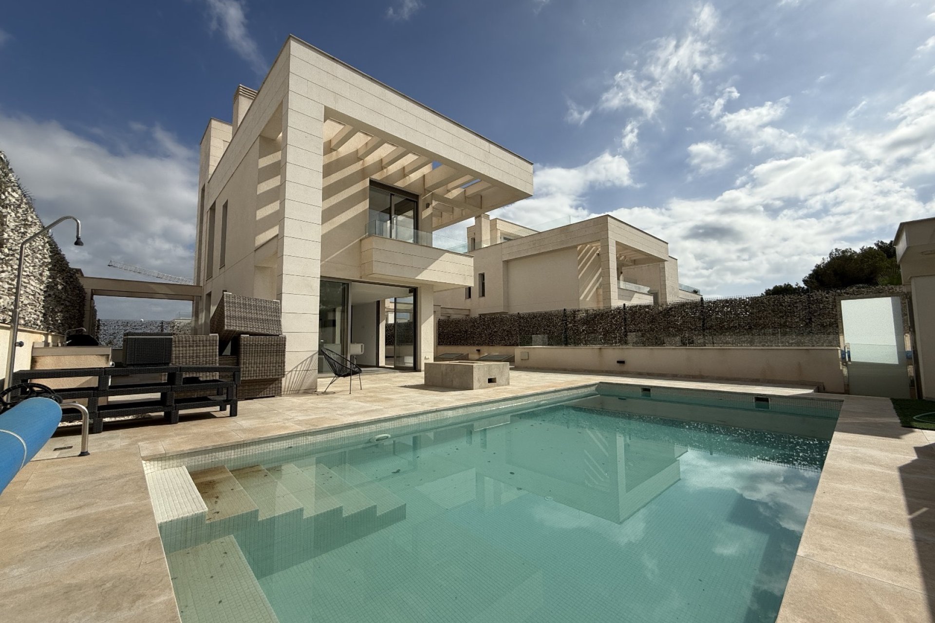 Használt Ingatlanok - Villa -
Orihuela - Inland