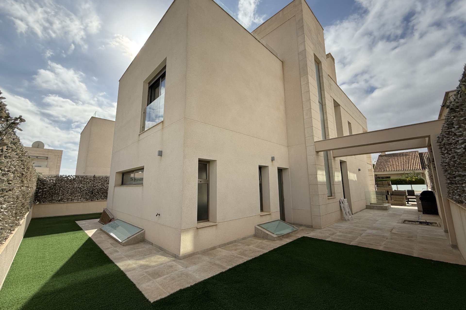 Használt Ingatlanok - Villa -
Orihuela - Inland