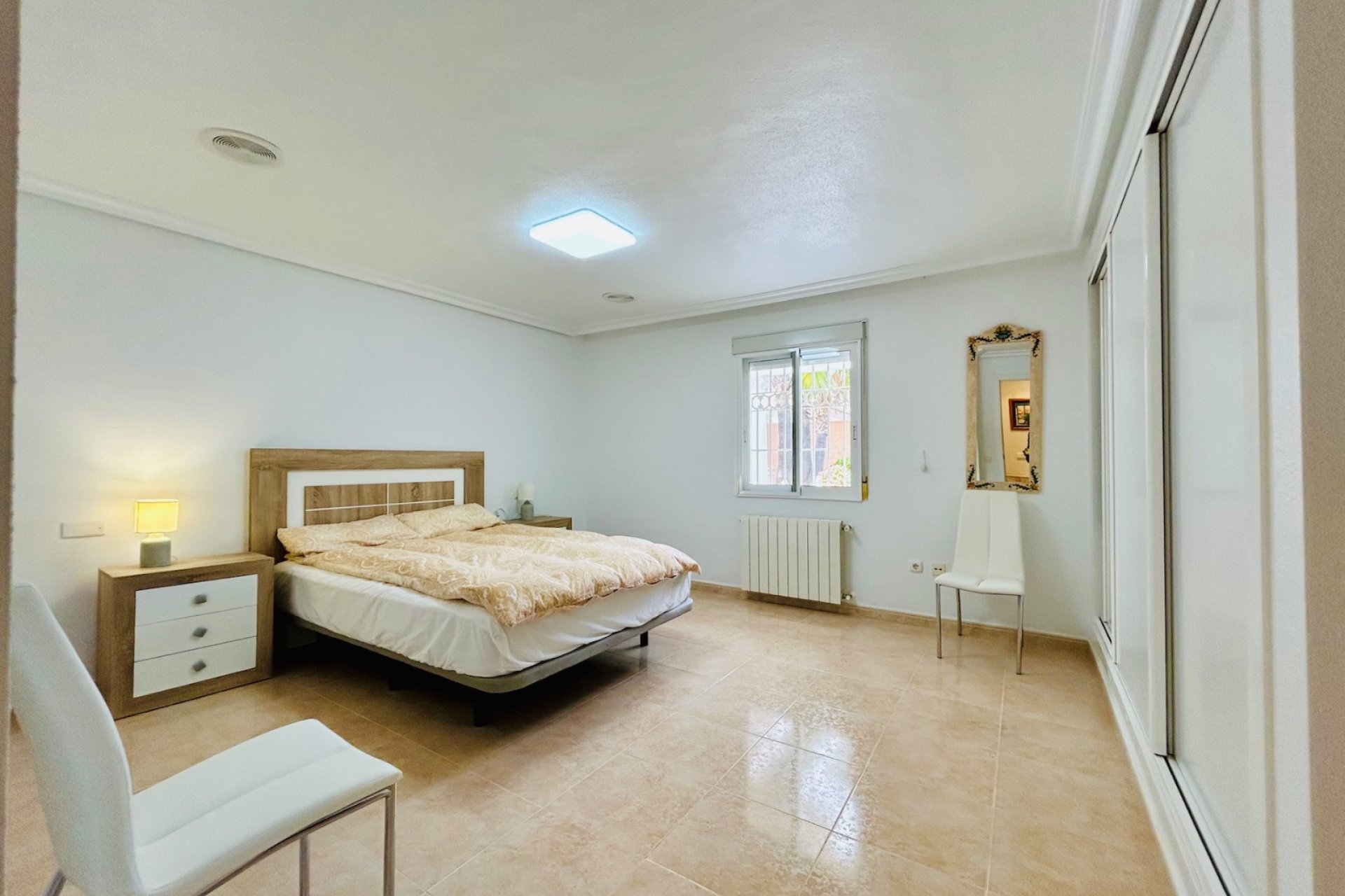 Használt Ingatlanok - Villa -
Orihuela - Inland