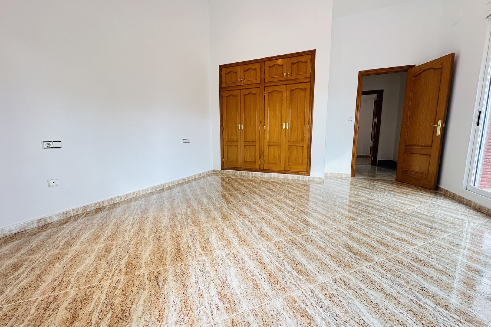 Használt Ingatlanok - Villa -
Orihuela - Inland