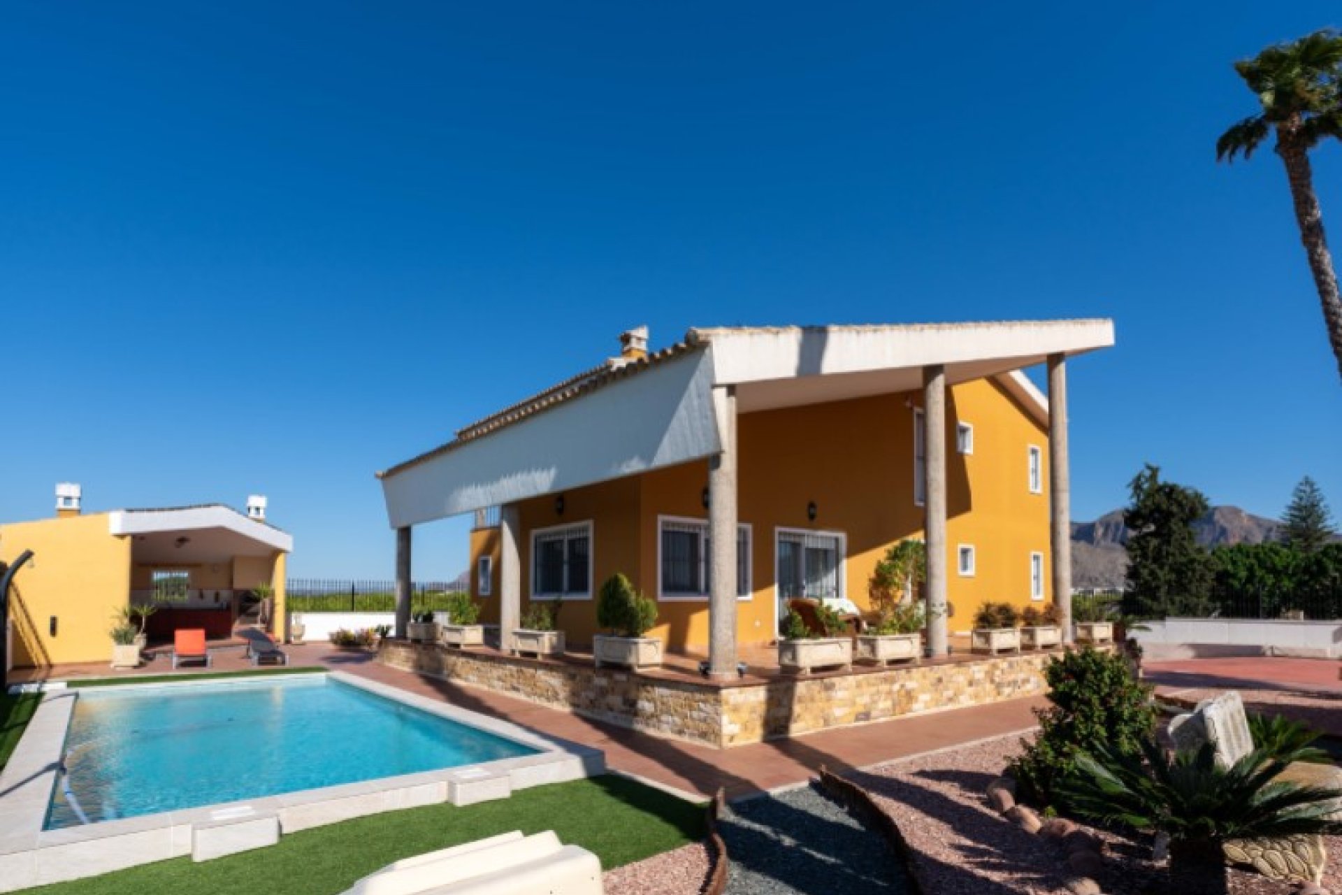 Használt Ingatlanok - Villa -
Orihuela - Inland